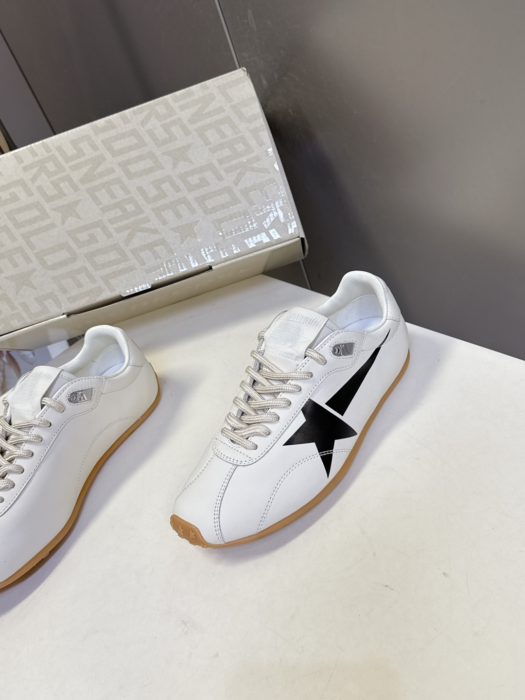 Golden Goose最新款GGDB休闲鞋 德训鞋 明星私服上脚示范 ×就是这么百搭 当下最流行的薄底