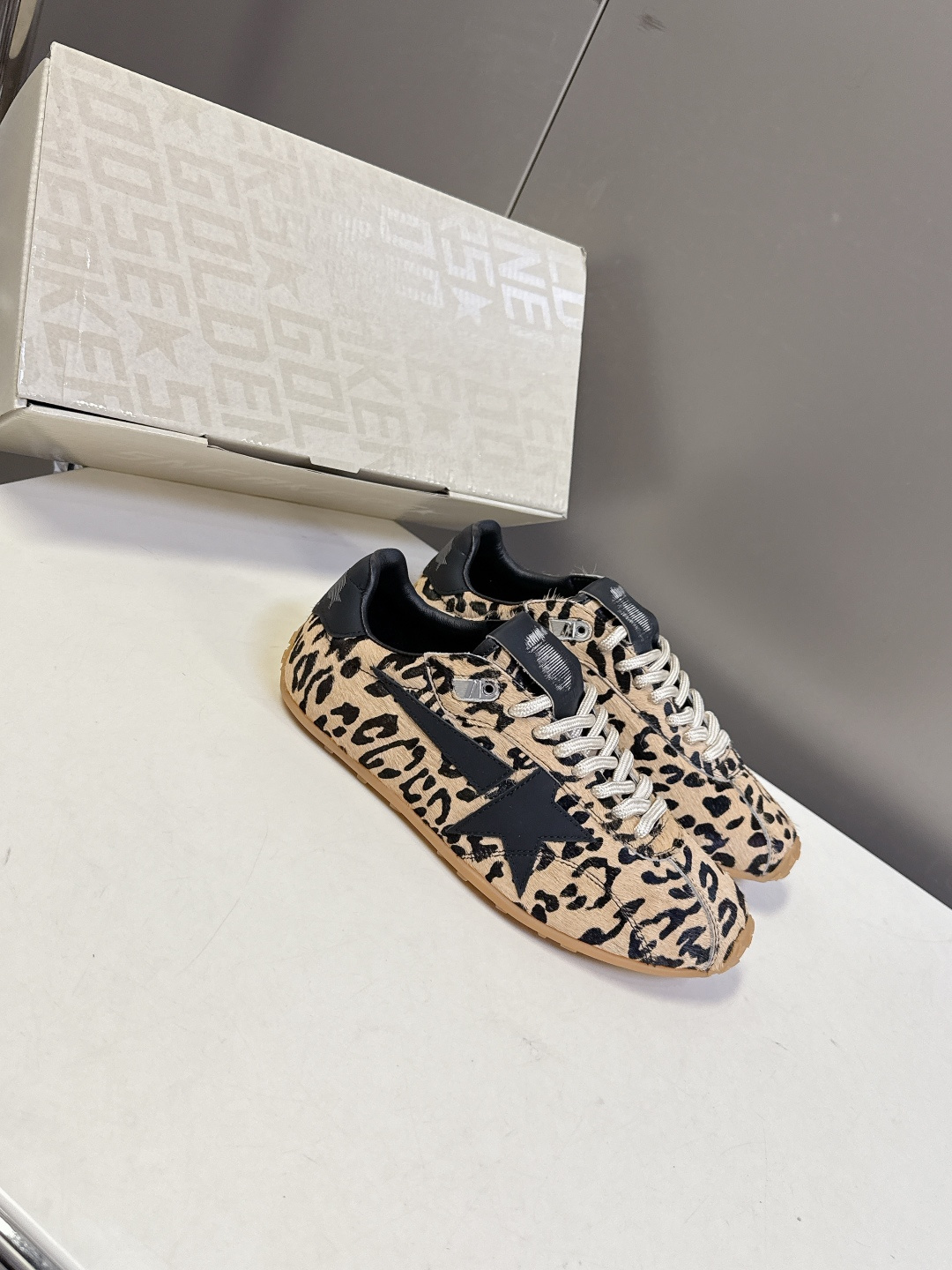 Golden Goose最新款GGDB休闲鞋 德训鞋 明星私服上脚示范 ×就是这么百搭 当下最流行的薄底