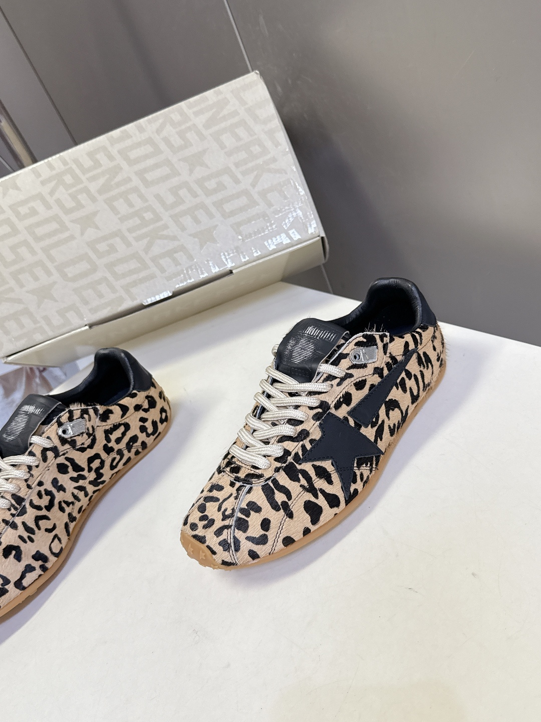 Golden Goose最新款GGDB休闲鞋 德训鞋 明星私服上脚示范 ×就是这么百搭 当下最流行的薄底