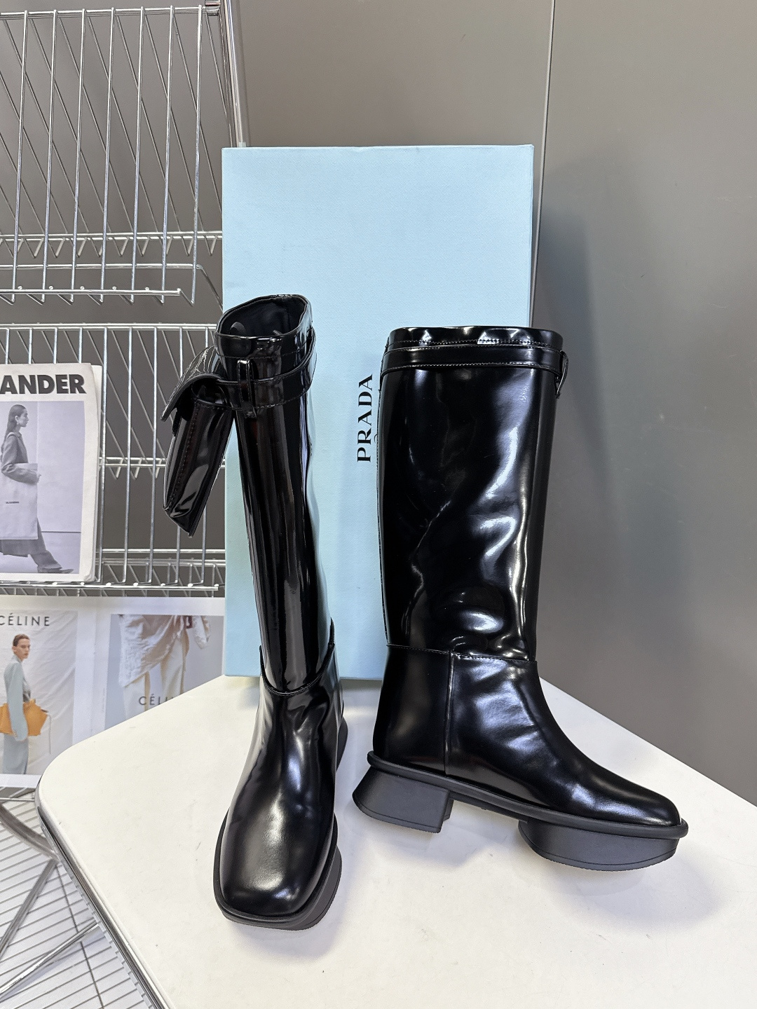 PRADA普拉达顶级版本松糕厚底口袋三角标靴子原版1:1定制，众多网红上脚 注塑三角字母luogo工艺，