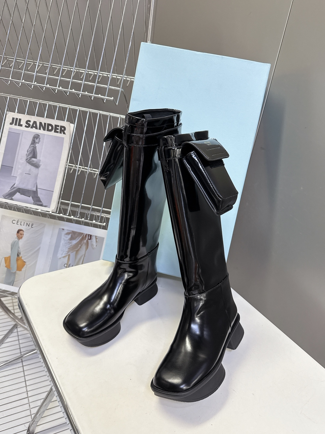 PRADA普拉达顶级版本松糕厚底口袋三角标靴子原版1:1定制，众多网红上脚 注塑三角字母luogo工艺，