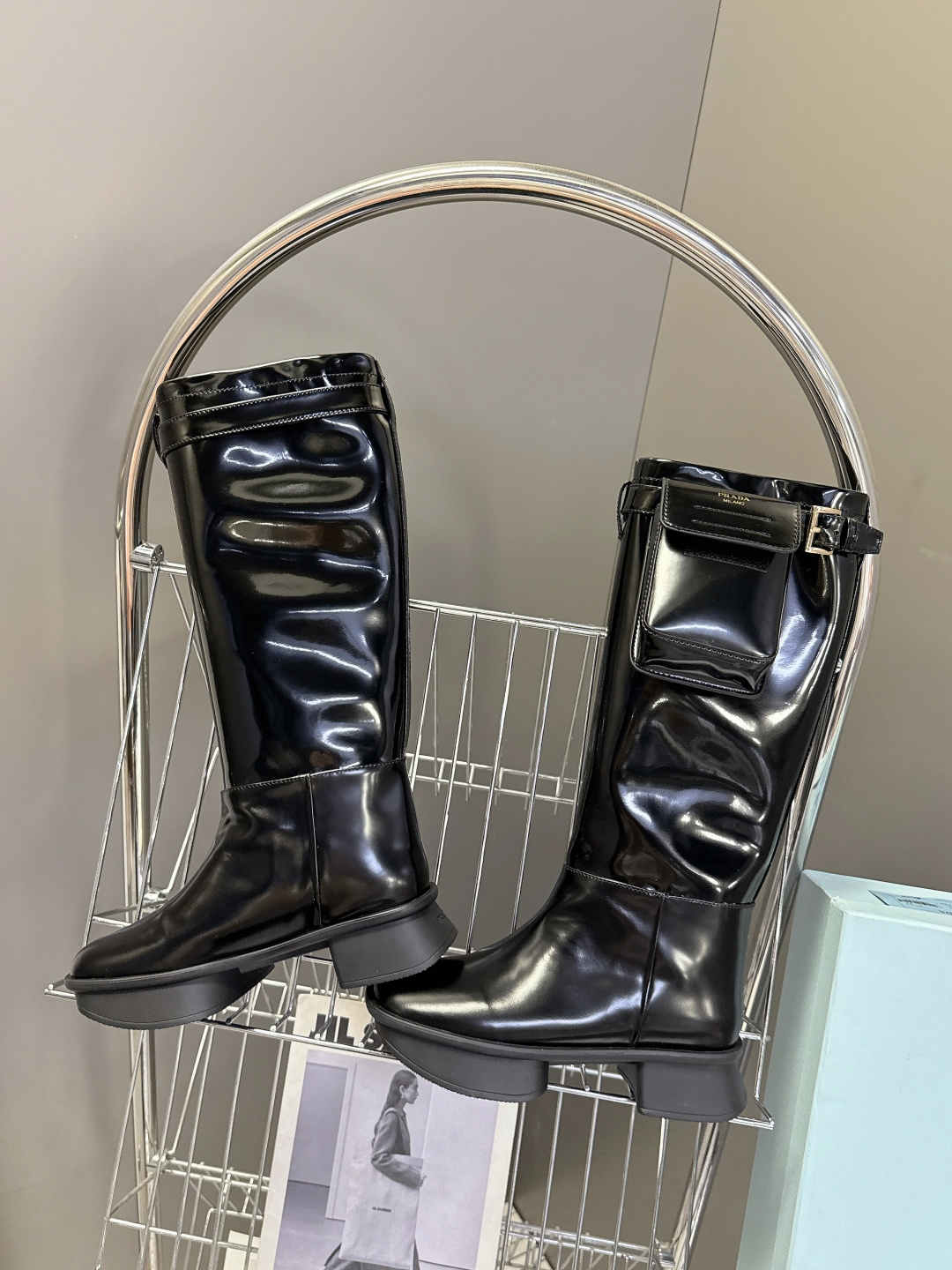 PRADA普拉达顶级版本松糕厚底口袋三角标靴子原版1:1定制，众多网红上脚 注塑三角字母luogo工艺，