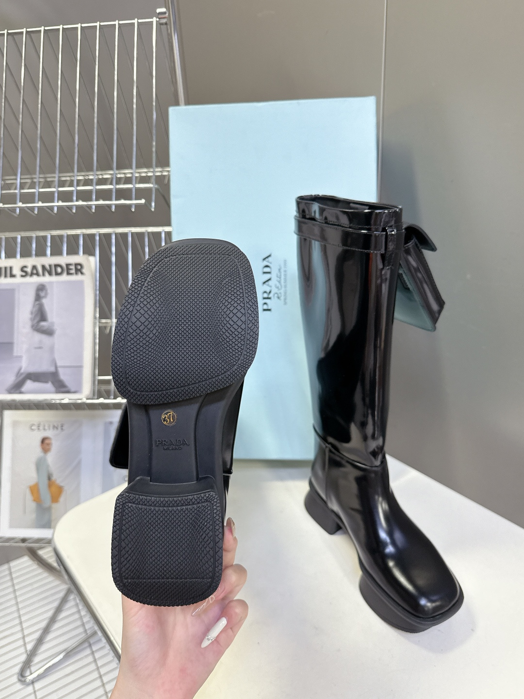 PRADA普拉达顶级版本松糕厚底口袋三角标靴子原版1:1定制，众多网红上脚 注塑三角字母luogo工艺，