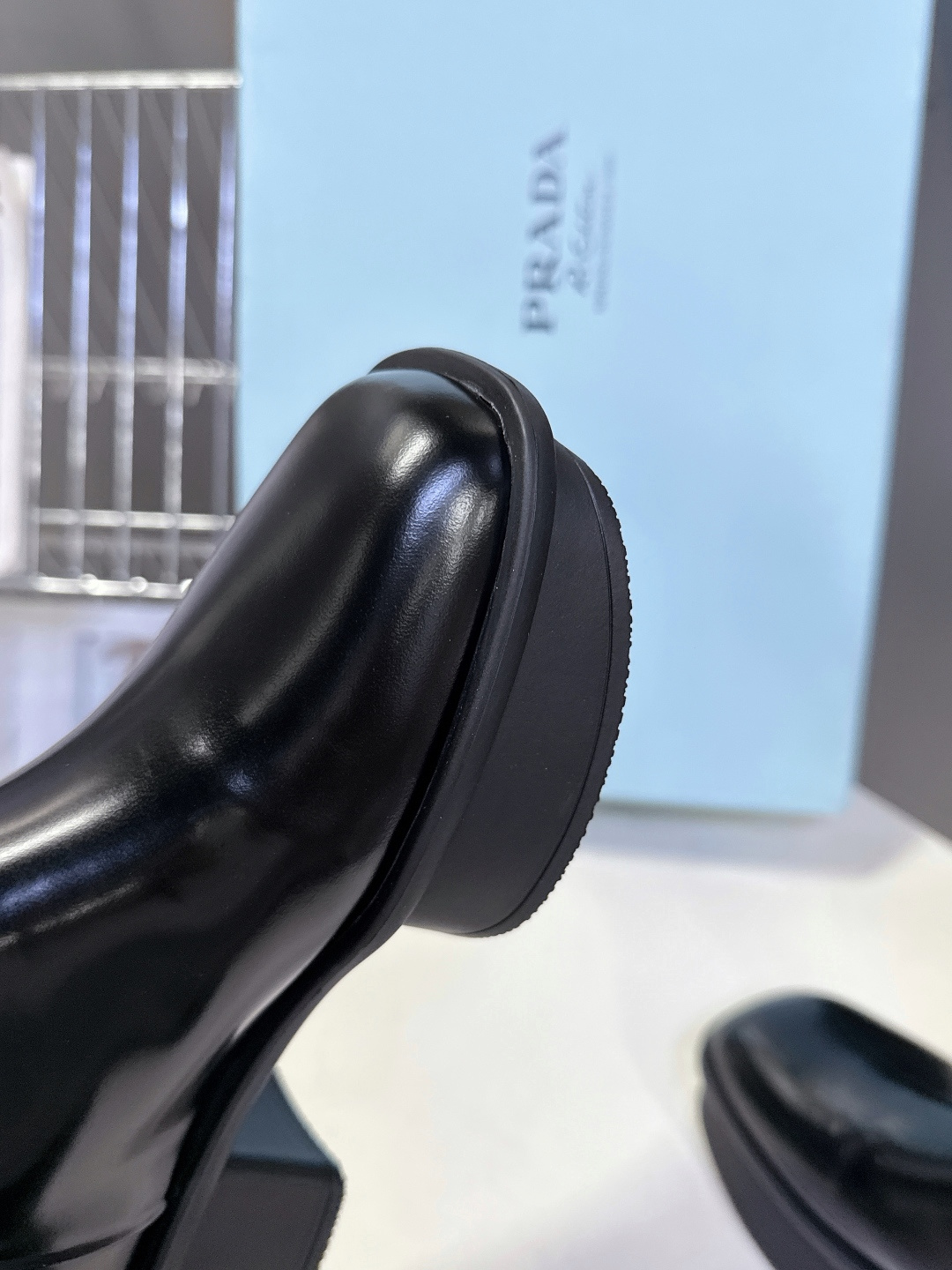 PRADA普拉达顶级版本松糕厚底口袋三角标靴子原版1:1定制，众多网红上脚 注塑三角字母luogo工艺，