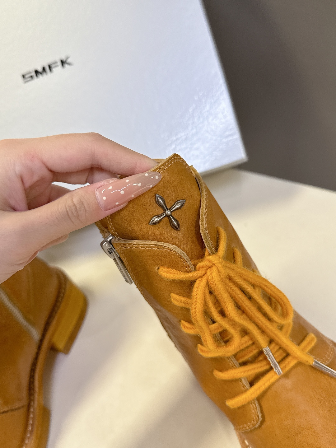 SMFK潮牌十字架秋冬最新款水洗皮鞋 牛仔靴 短靴超多明星网红种草 简约的设计 十字架logo点缀 品牌