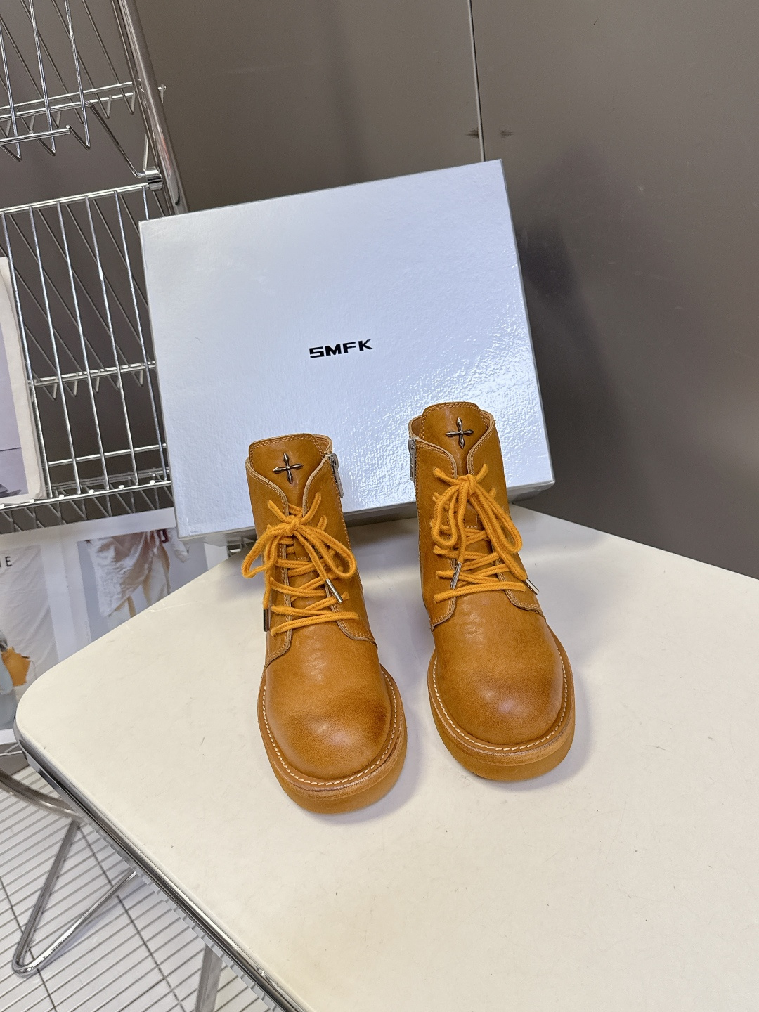 SMFK潮牌十字架秋冬最新款水洗皮鞋 牛仔靴 短靴超多明星网红种草 简约的设计 十字架logo点缀 品牌