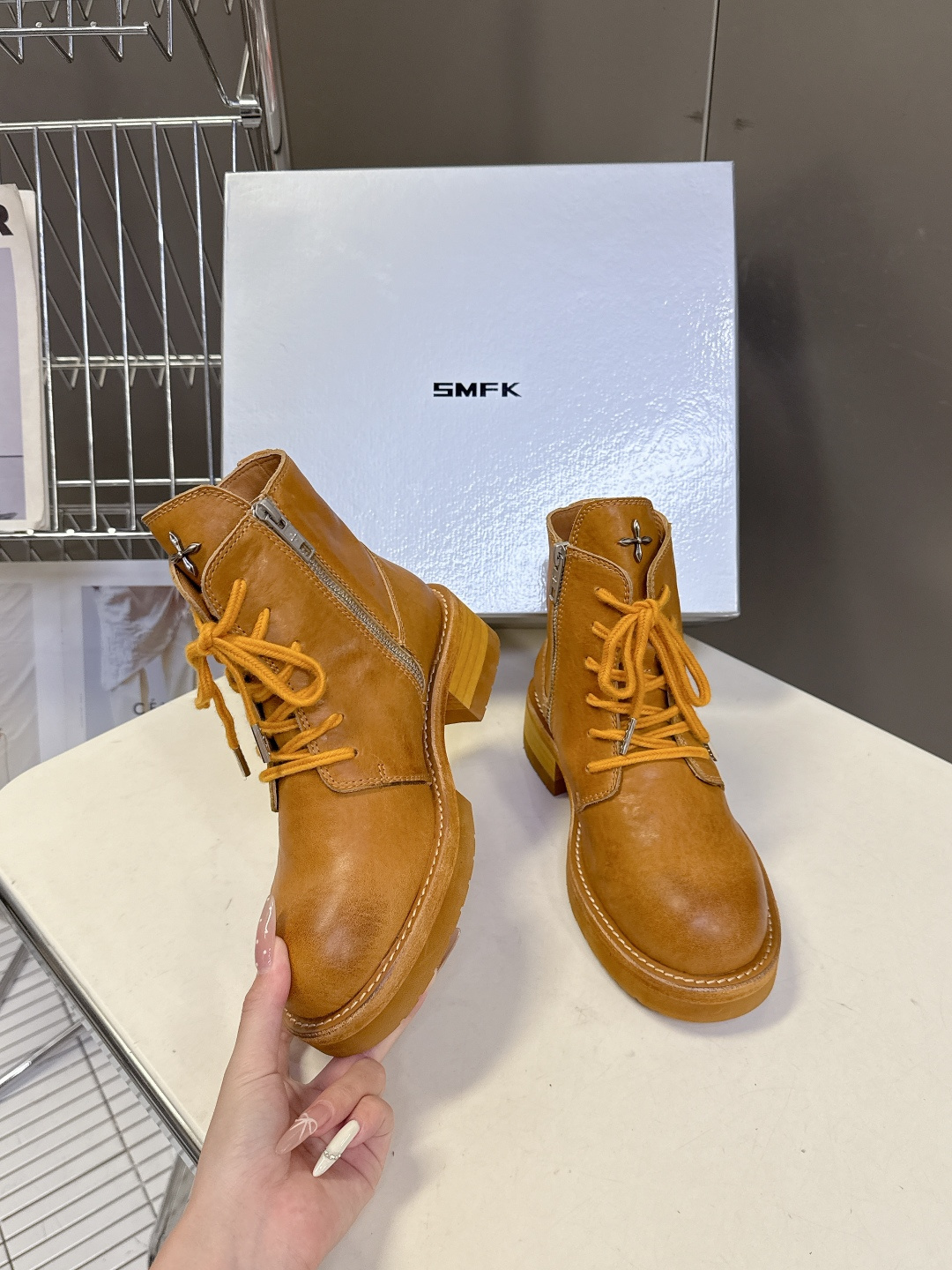 SMFK潮牌十字架秋冬最新款水洗皮鞋 牛仔靴 短靴超多明星网红种草 简约的设计 十字架logo点缀 品牌