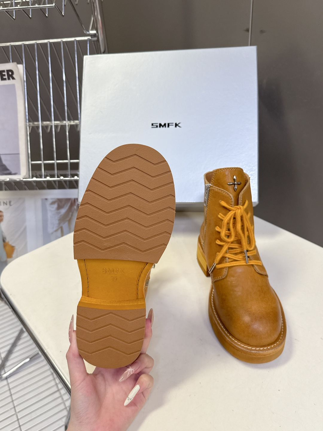 SMFK潮牌十字架秋冬最新款水洗皮鞋 牛仔靴 短靴超多明星网红种草 简约的设计 十字架logo点缀 品牌