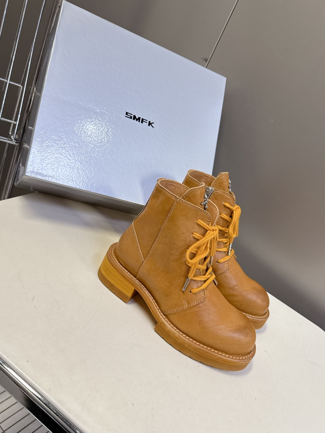 SMFK潮牌十字架秋冬最新款水洗皮鞋 牛仔靴 短靴超多明星网红种草 简约的设计 十字架logo点缀 品牌