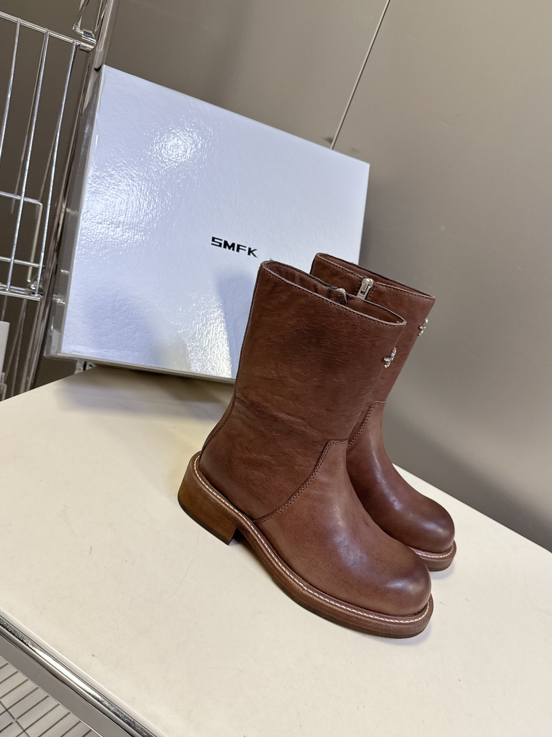 SMFK潮牌十字架秋冬最新款水洗皮鞋 牛仔靴 短靴超多明星网红种草 简约的设计 十字架logo点缀 品牌