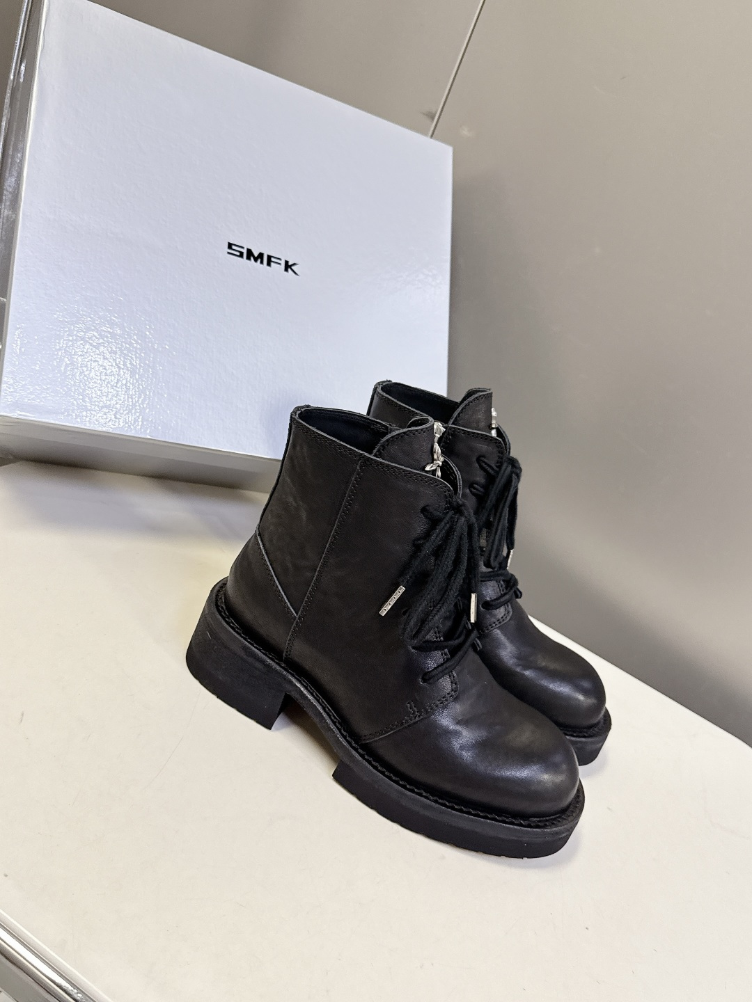 SMFK潮牌十字架秋冬最新款水洗皮鞋 牛仔靴 短靴超多明星网红种草 简约的设计 十字架logo点缀 品牌