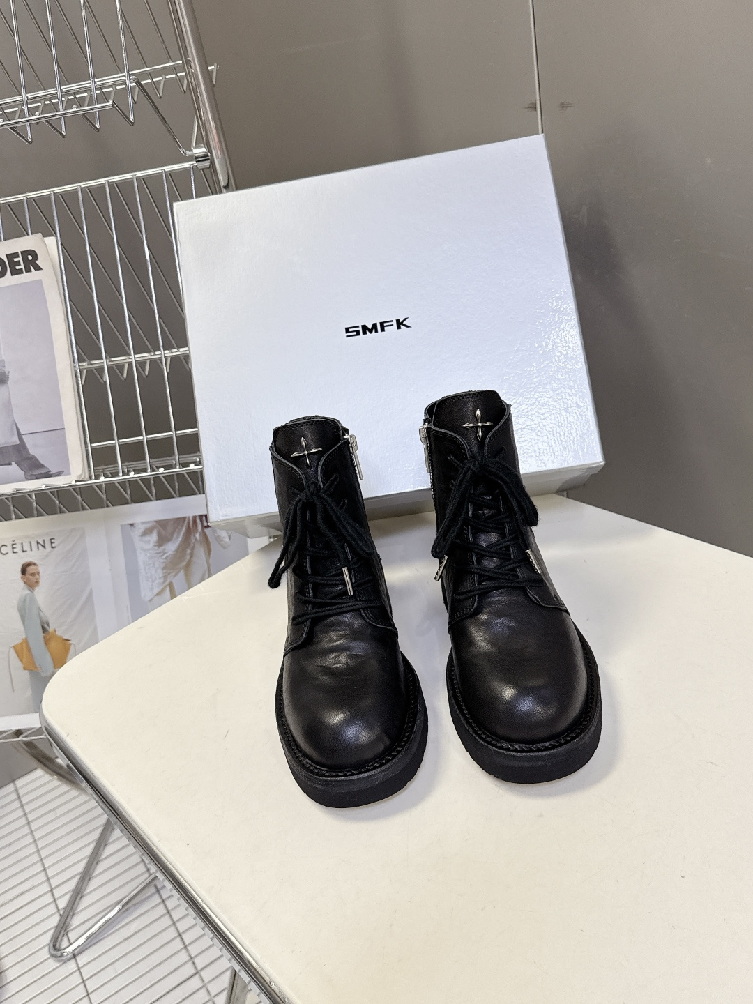SMFK潮牌十字架秋冬最新款水洗皮鞋 牛仔靴 短靴超多明星网红种草 简约的设计 十字架logo点缀 品牌