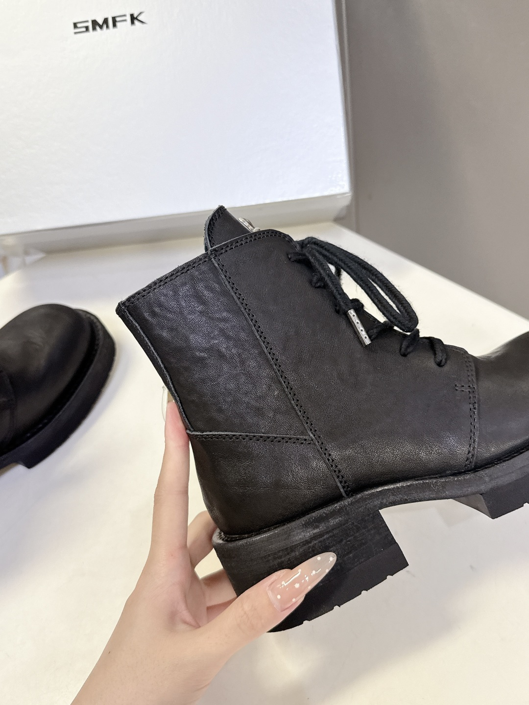 SMFK潮牌十字架秋冬最新款水洗皮鞋 牛仔靴 短靴超多明星网红种草 简约的设计 十字架logo点缀 品牌