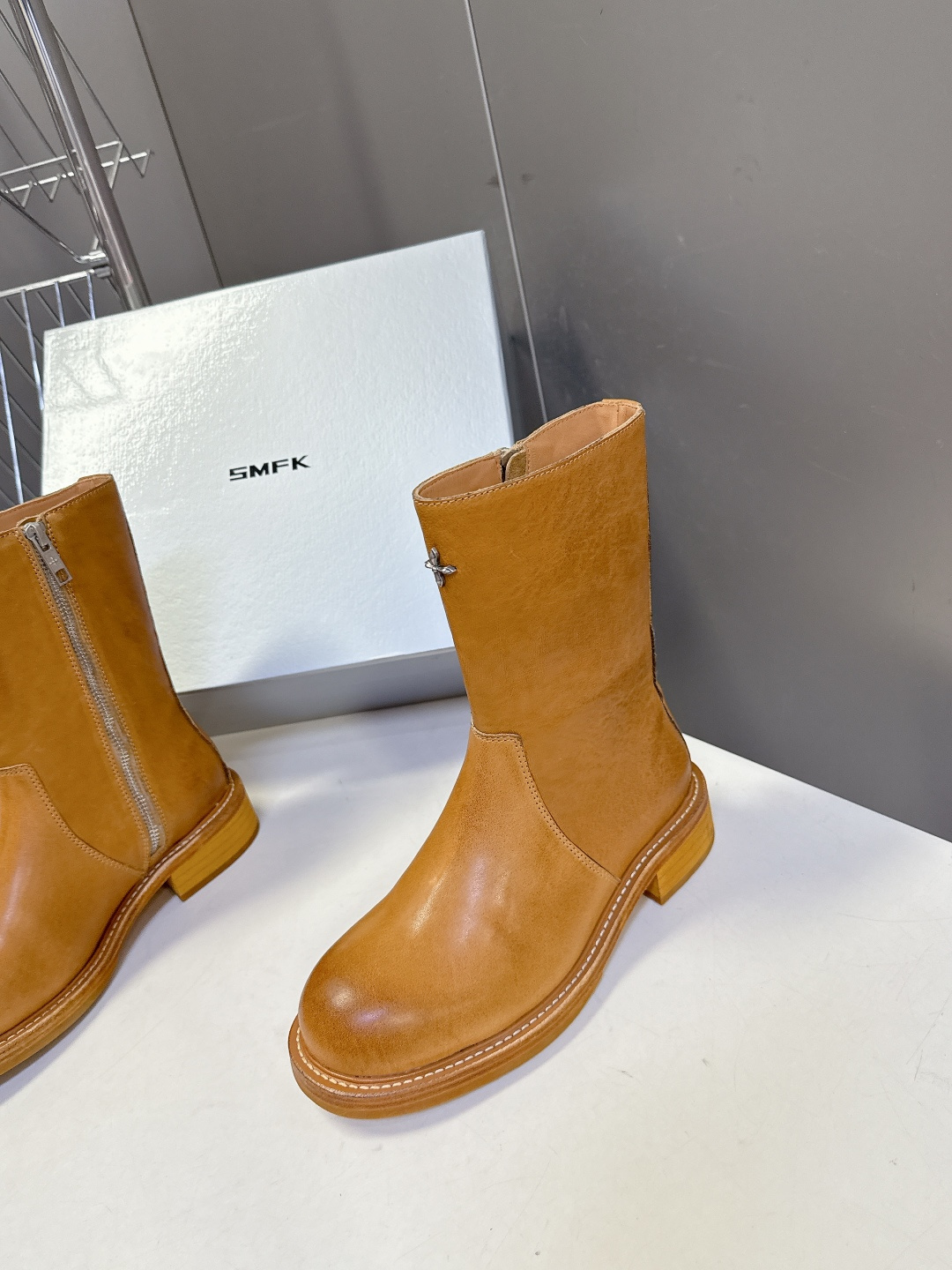 SMFK潮牌十字架秋冬最新款水洗皮鞋 牛仔靴 短靴超多明星网红种草 简约的设计 十字架logo点缀 品牌