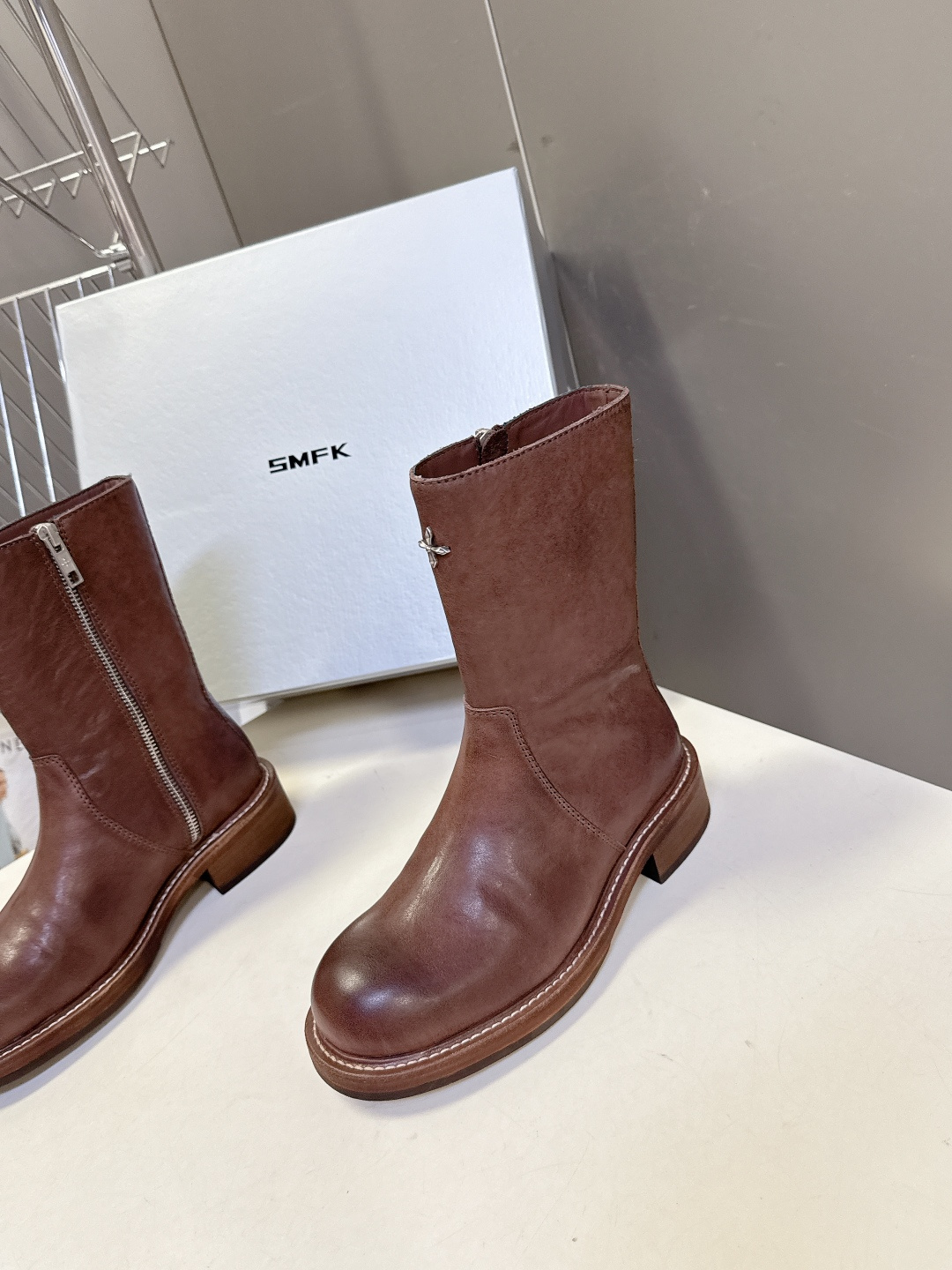 SMFK潮牌十字架秋冬最新款水洗皮鞋 牛仔靴 短靴超多明星网红种草 简约的设计 十字架logo点缀 品牌