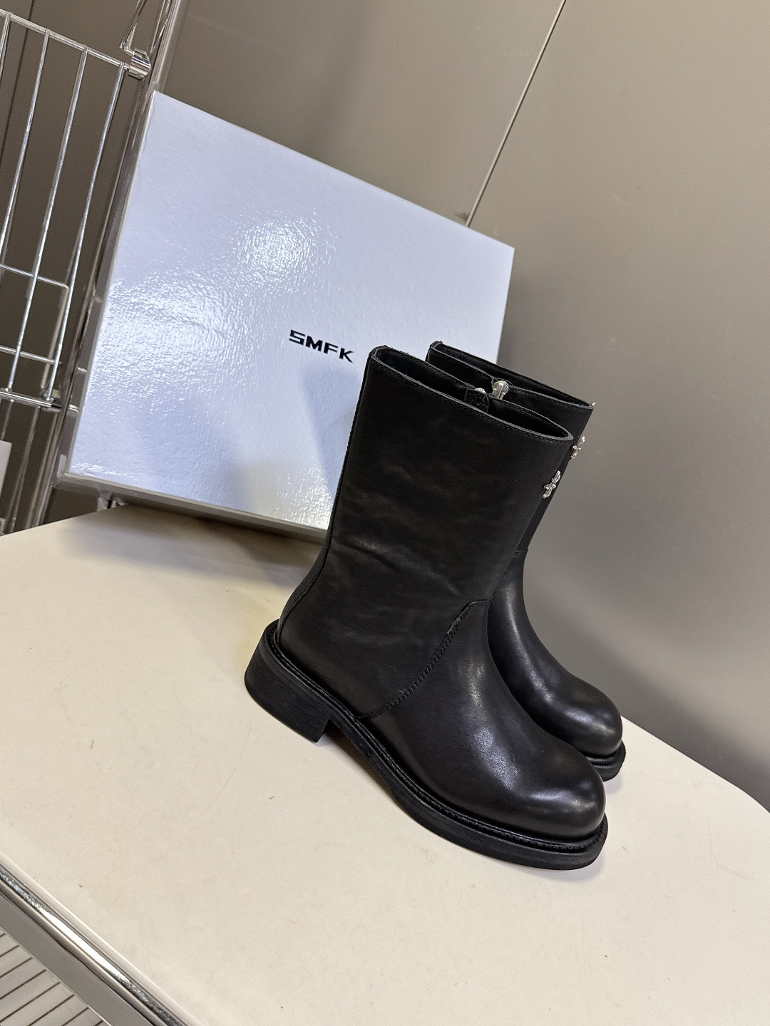 SMFK潮牌十字架秋冬最新款水洗皮鞋 牛仔靴 短靴超多明星网红种草 简约的设计 十字架logo点缀 品牌