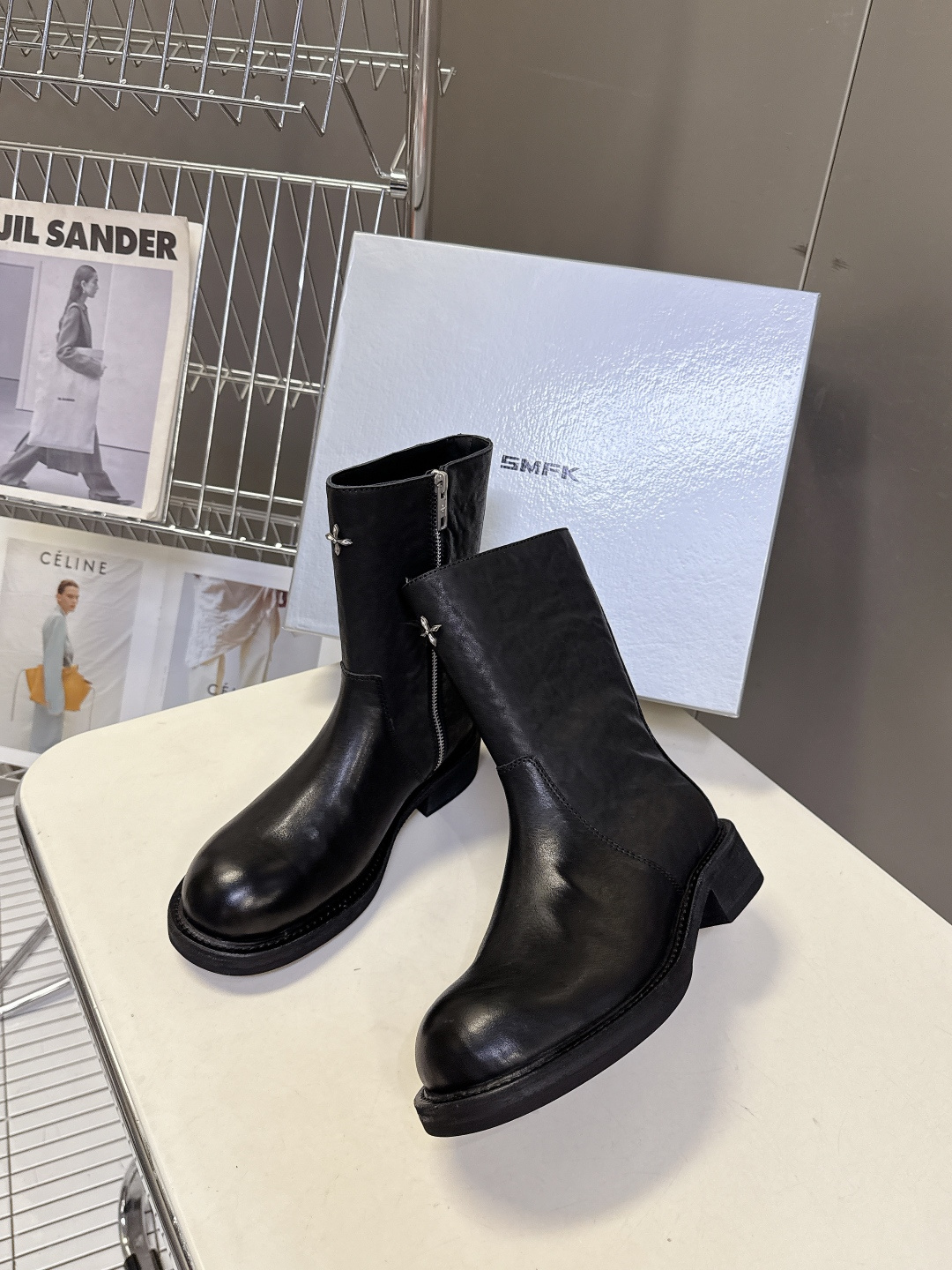 SMFK潮牌十字架秋冬最新款水洗皮鞋 牛仔靴 短靴超多明星网红种草 简约的设计 十字架logo点缀 品牌