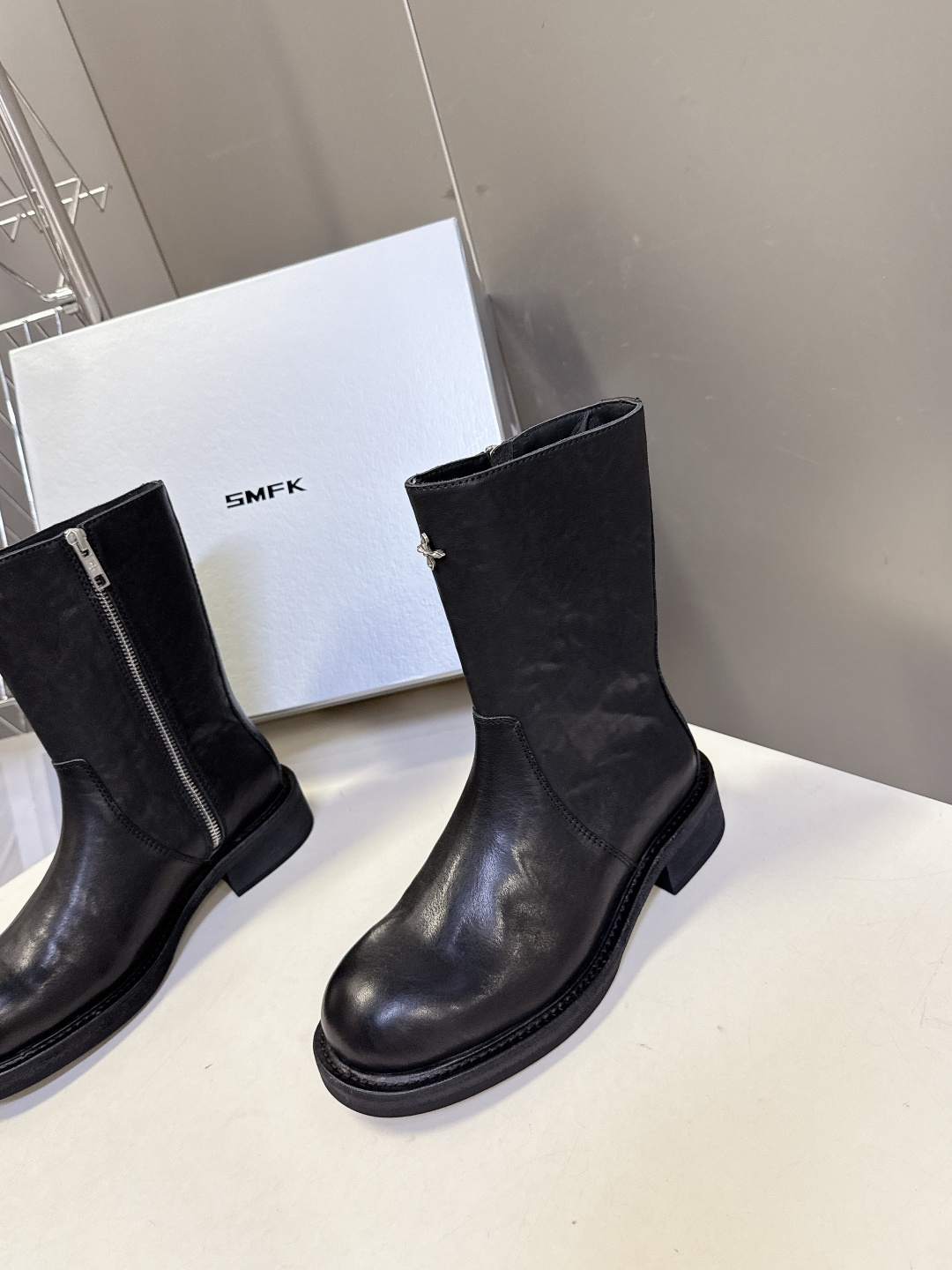 SMFK潮牌十字架秋冬最新款水洗皮鞋 牛仔靴 短靴超多明星网红种草 简约的设计 十字架logo点缀 品牌