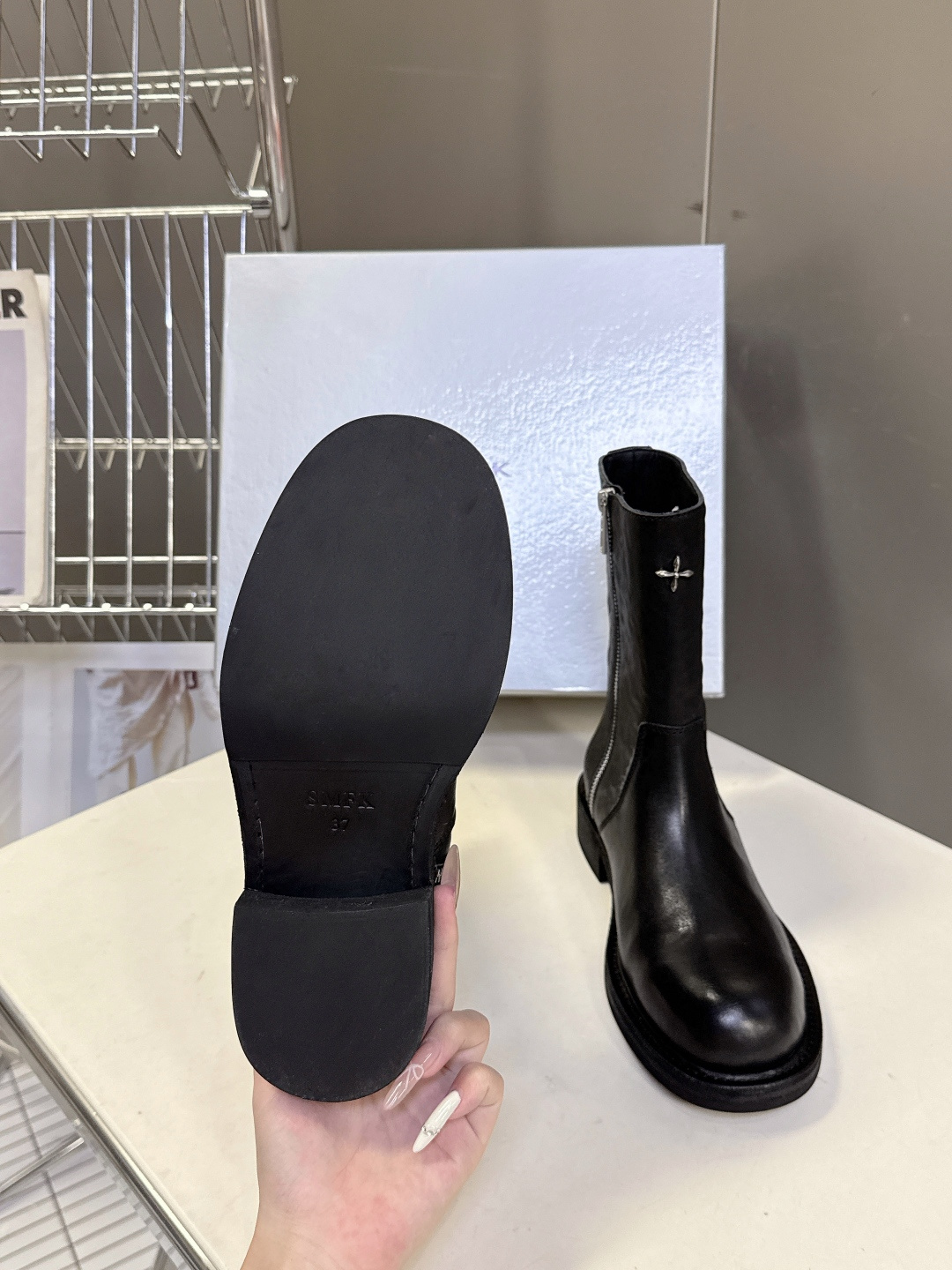 SMFK潮牌十字架秋冬最新款水洗皮鞋 牛仔靴 短靴超多明星网红种草 简约的设计 十字架logo点缀 品牌