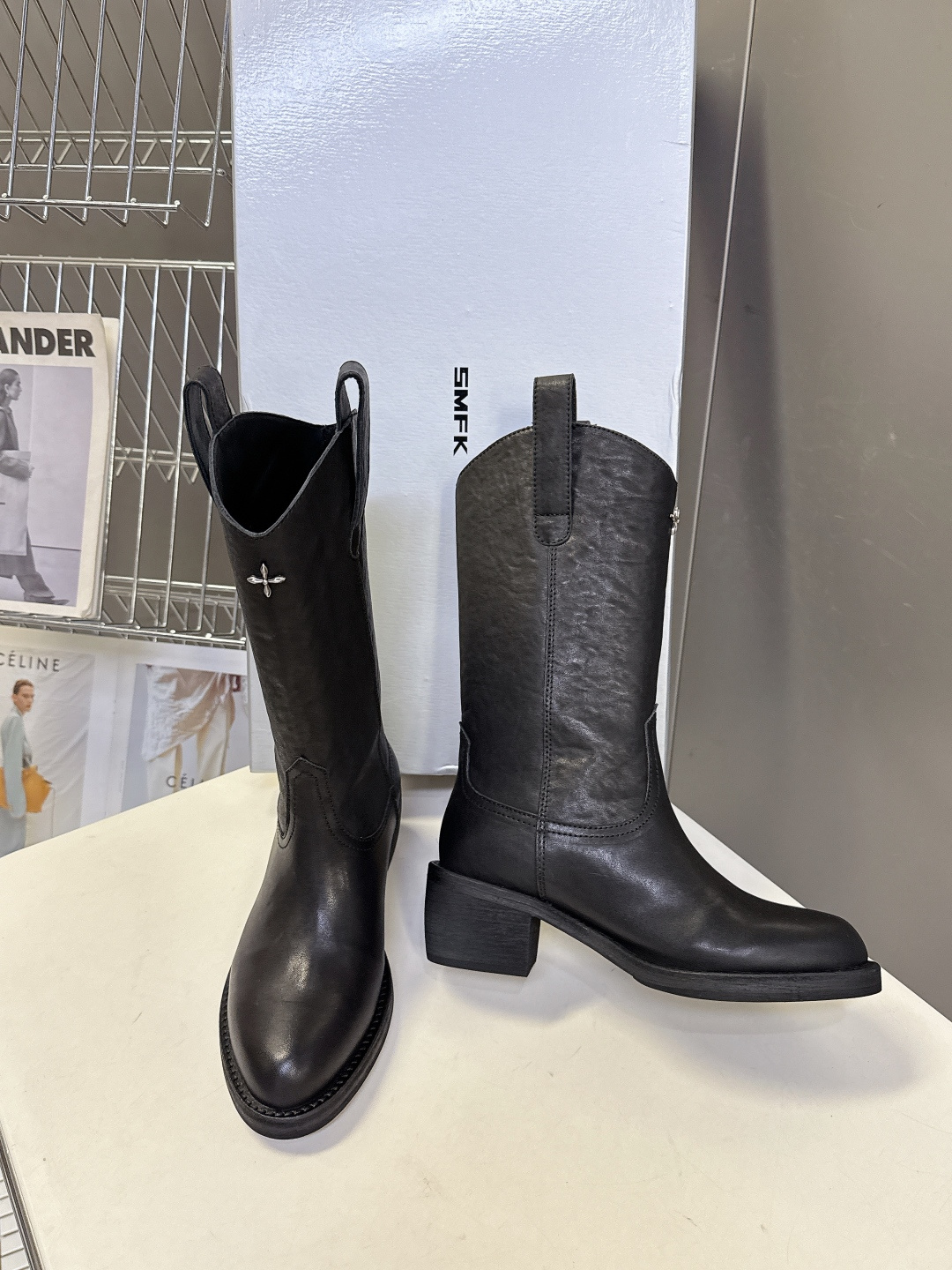 SMFK潮牌十字架秋冬最新款水洗皮鞋 牛仔靴 短靴超多明星网红种草 简约的设计 十字架logo点缀 品牌