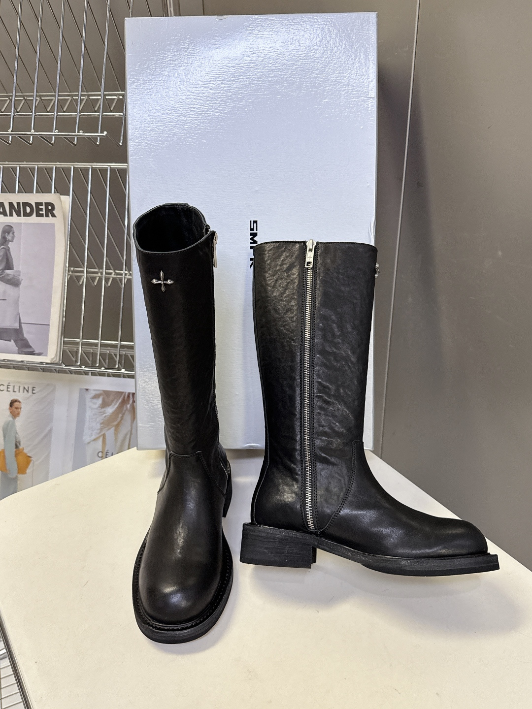 SMFK潮牌十字架秋冬最新款水洗皮鞋 牛仔靴 短靴超多明星网红种草 简约的设计 十字架logo点缀 品牌