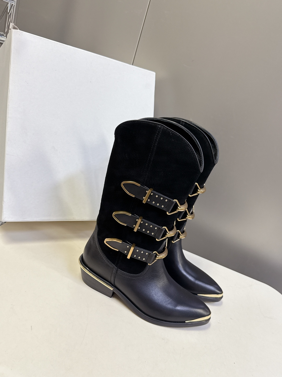 伊莎贝尔Isabel Marant秋冬走秀款西部牛仔靴 一年四季都可以穿的靴子来了，一双封神的复古靴 简