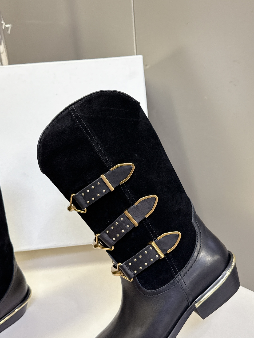 伊莎贝尔Isabel Marant秋冬走秀款西部牛仔靴 一年四季都可以穿的靴子来了，一双封神的复古靴 简