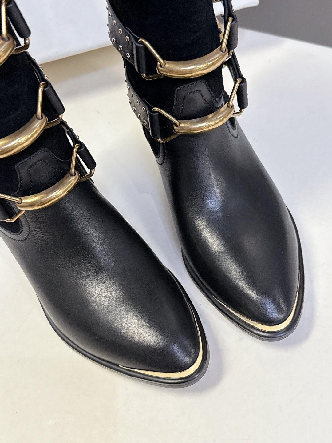 伊莎贝尔Isabel Marant秋冬走秀款西部牛仔靴 一年四季都可以穿的靴子来了，一双封神的复古靴 简