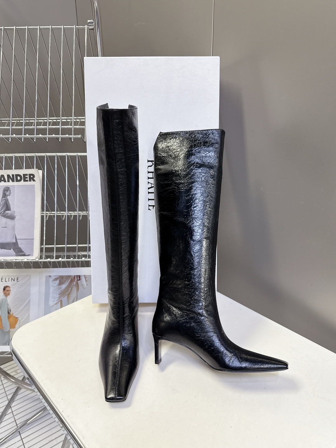 小众潮牌KHAITE秋冬最新款复古尖头时装长靴 超多明星时尚博主种草 把“酷飒”焊在腿上 利落方跟+尖头