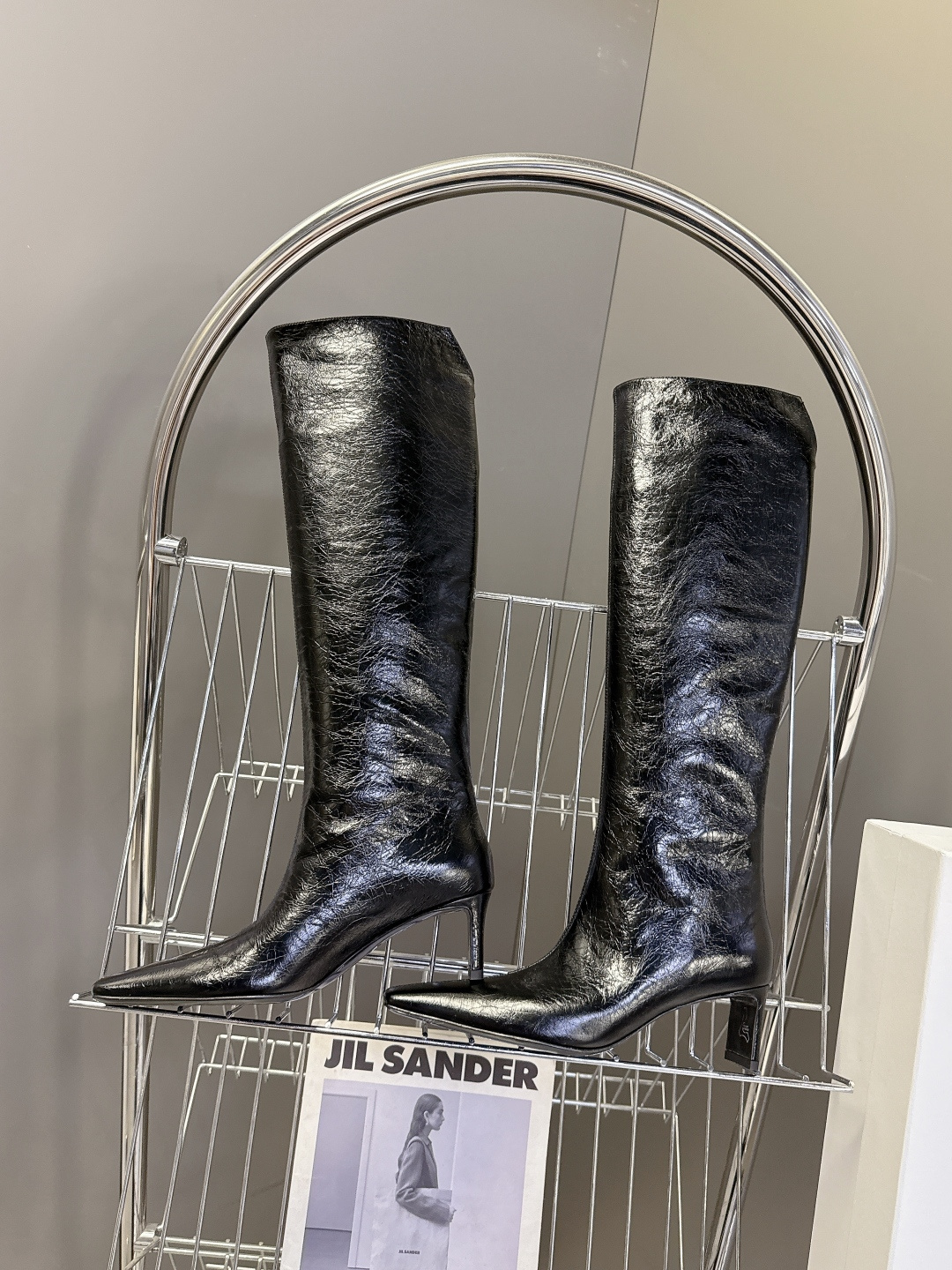 小众潮牌KHAITE秋冬最新款复古尖头时装长靴 超多明星时尚博主种草 把“酷飒”焊在腿上 利落方跟+尖头