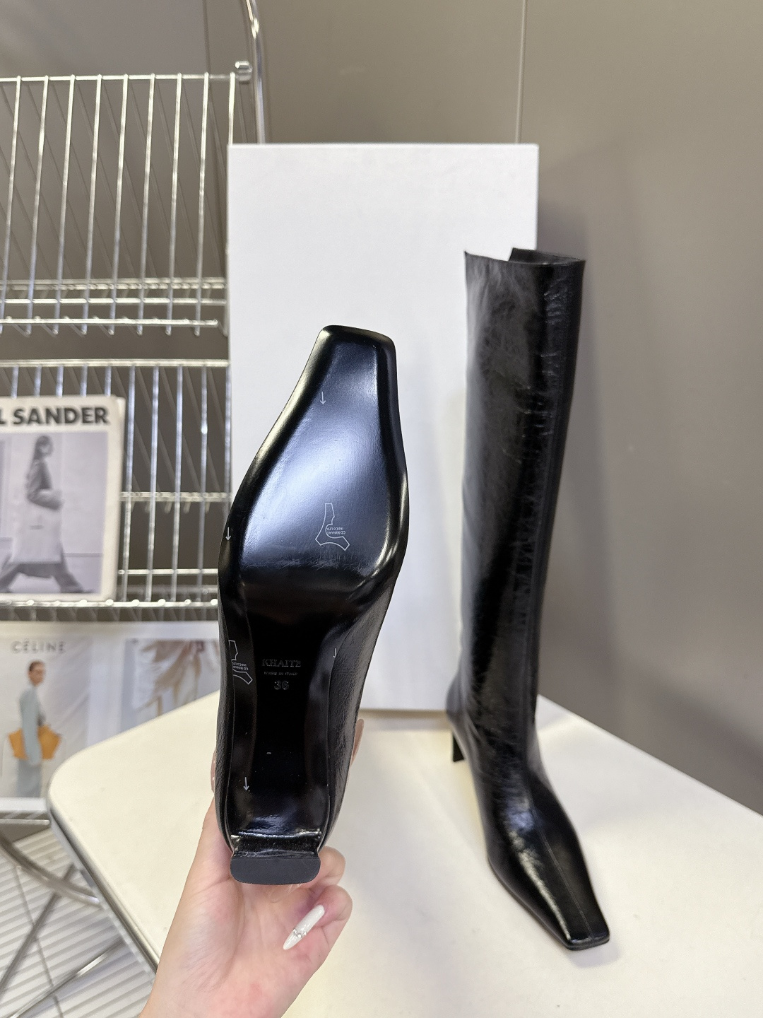小众潮牌KHAITE秋冬最新款复古尖头时装长靴 超多明星时尚博主种草 把“酷飒”焊在腿上 利落方跟+尖头