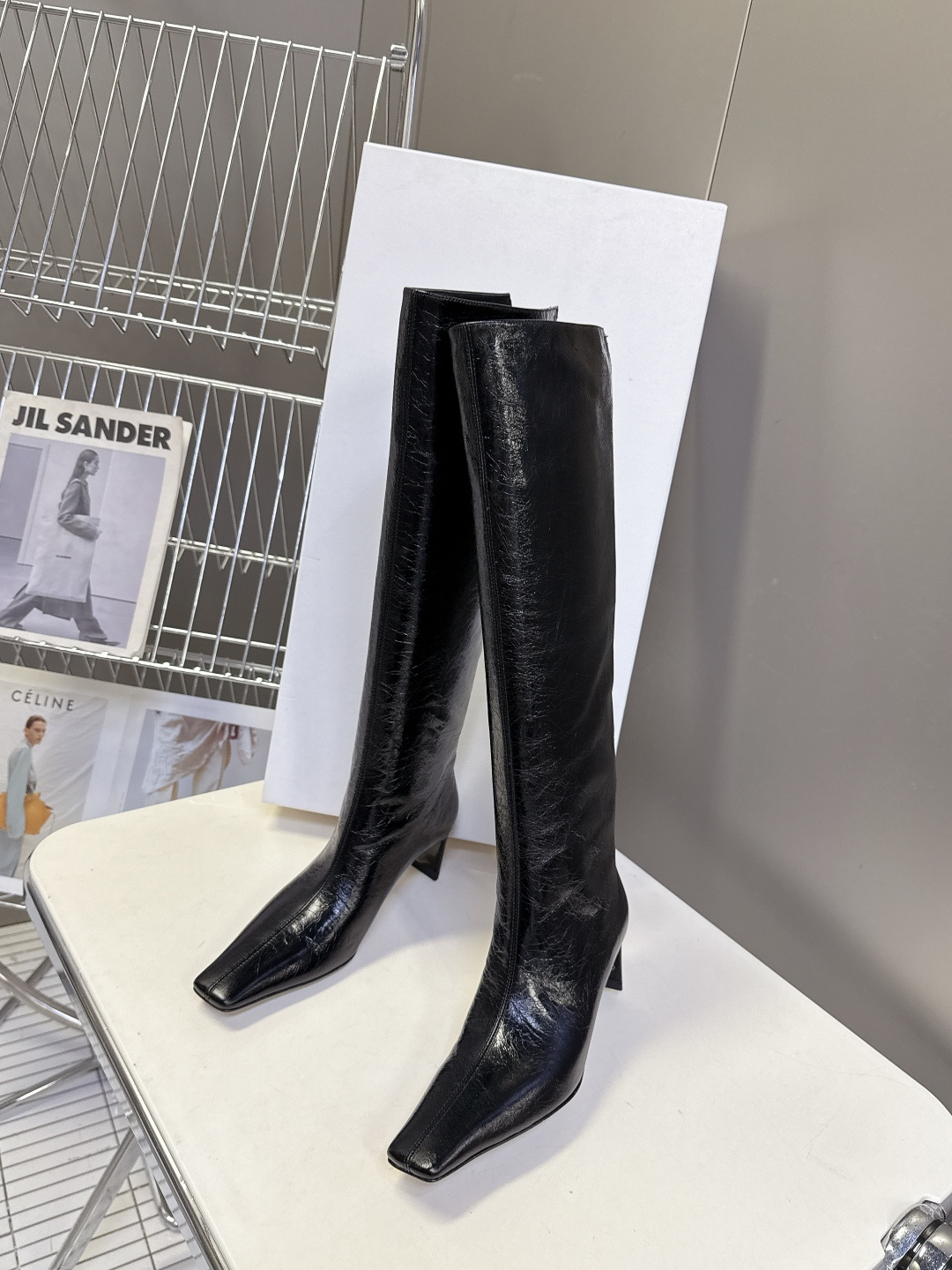 小众潮牌KHAITE秋冬最新款复古尖头时装长靴 超多明星时尚博主种草 把“酷飒”焊在腿上 利落方跟+尖头