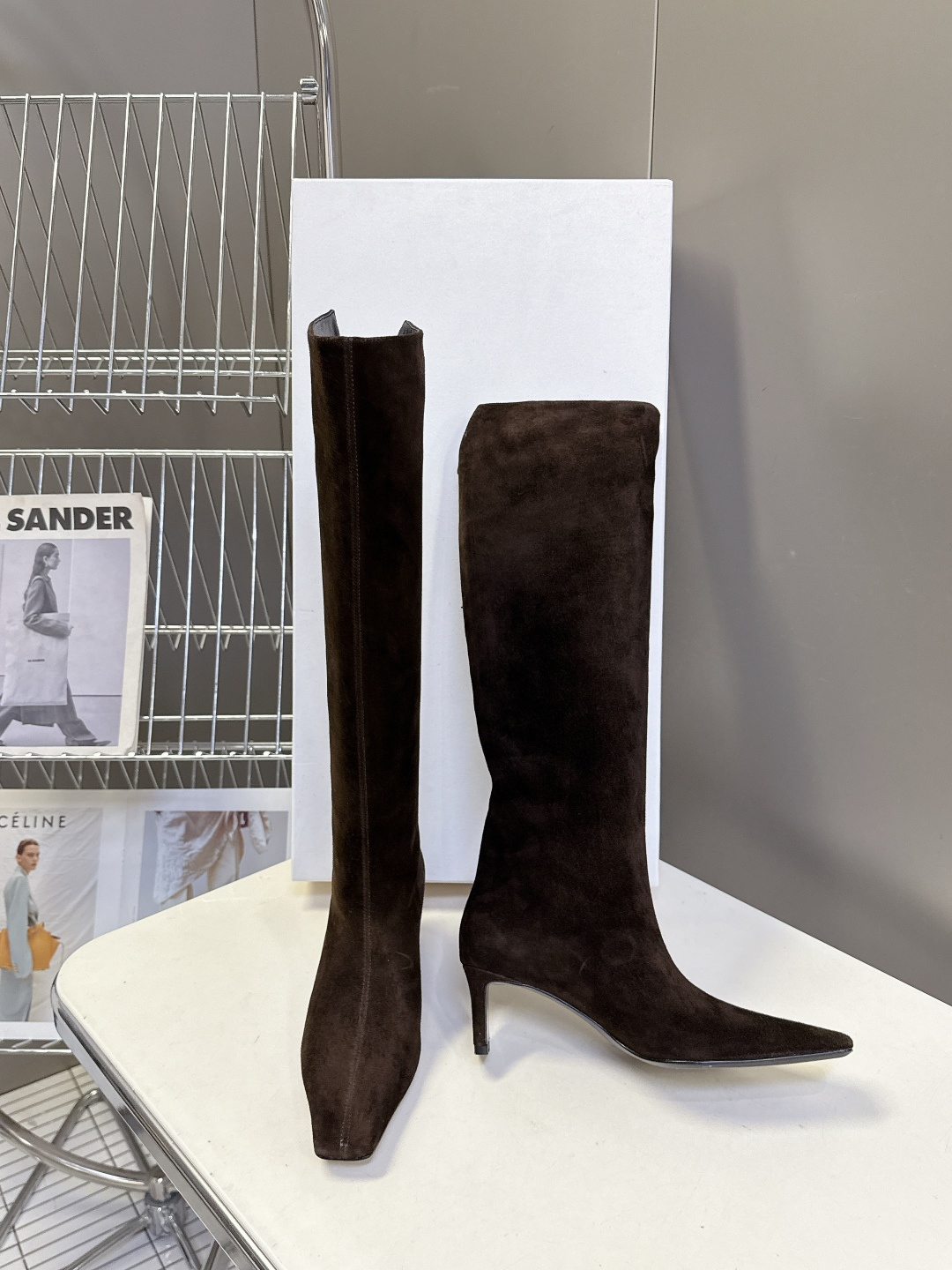 小众潮牌KHAITE秋冬最新款复古尖头时装长靴 超多明星时尚博主种草 把“酷飒”焊在腿上 利落方跟+尖头