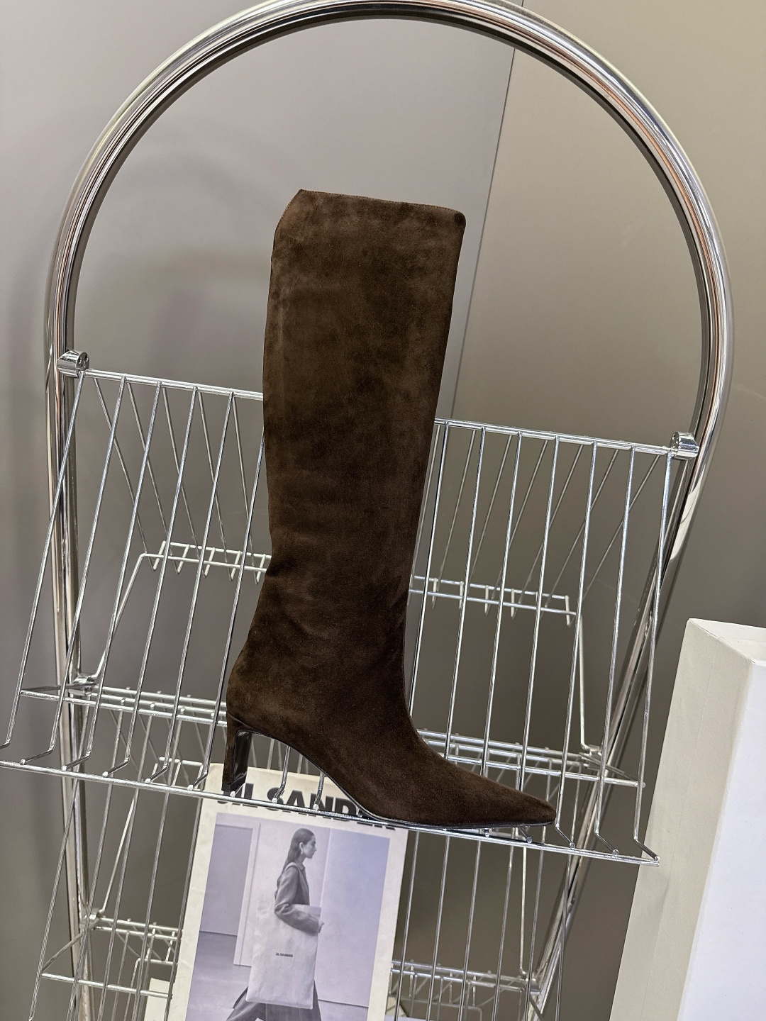 小众潮牌KHAITE秋冬最新款复古尖头时装长靴 超多明星时尚博主种草 把“酷飒”焊在腿上 利落方跟+尖头