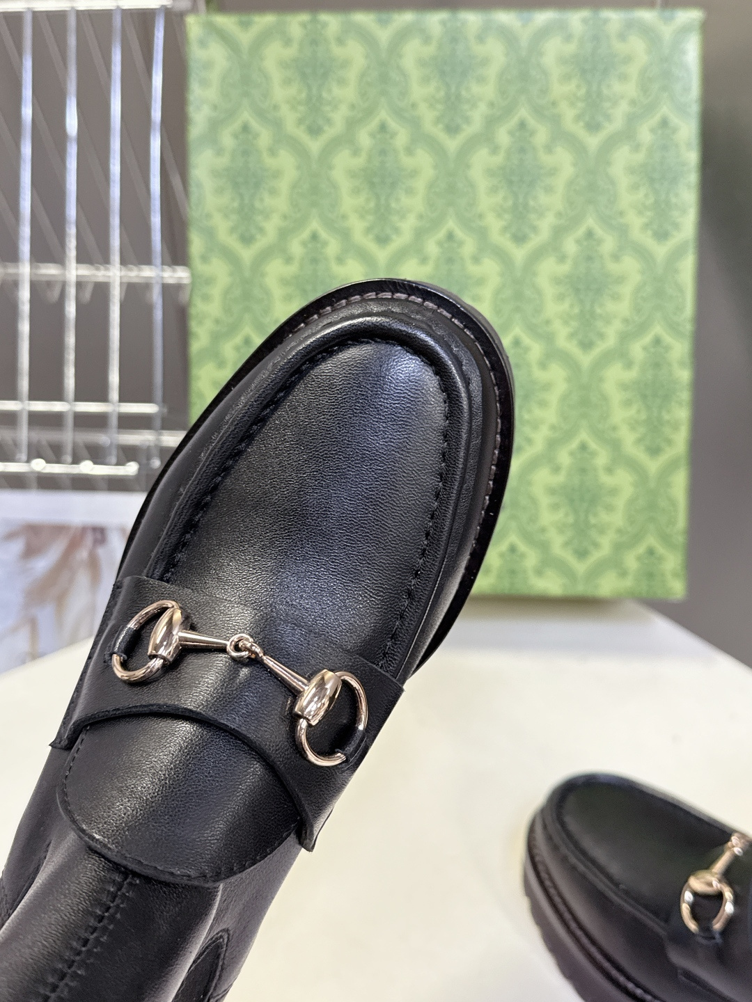 GUCCI古驰秋冬最新款一脚蹬短靴 不得不说G家这一季真的太酷了！经典的鞋型 细节处无不彰显品牌logo