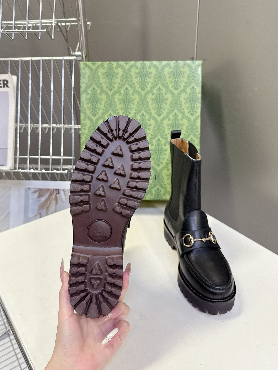 GUCCI古驰秋冬最新款一脚蹬短靴 不得不说G家这一季真的太酷了！经典的鞋型 细节处无不彰显品牌logo