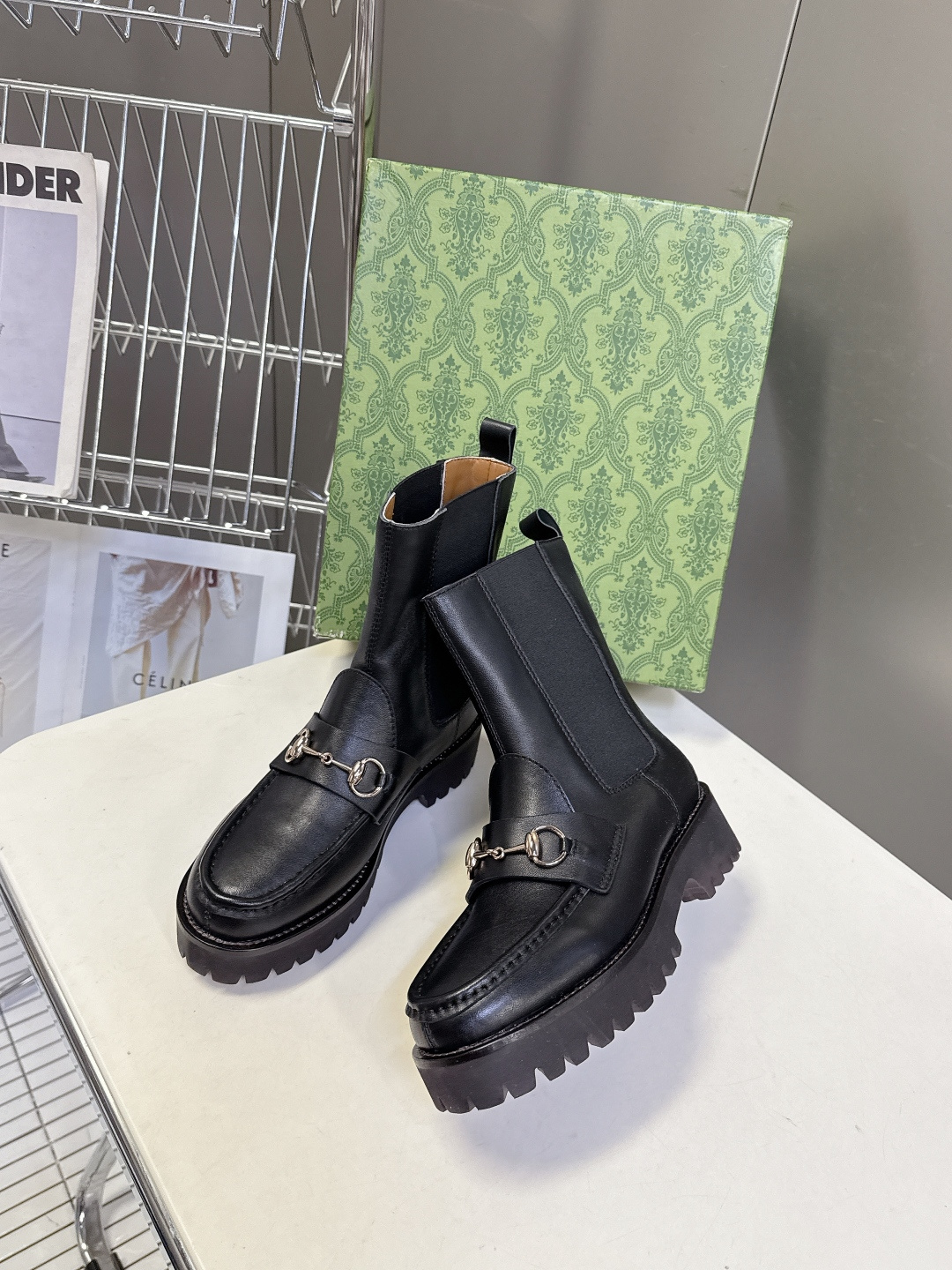 GUCCI古驰秋冬最新款一脚蹬短靴 不得不说G家这一季真的太酷了！经典的鞋型 细节处无不彰显品牌logo