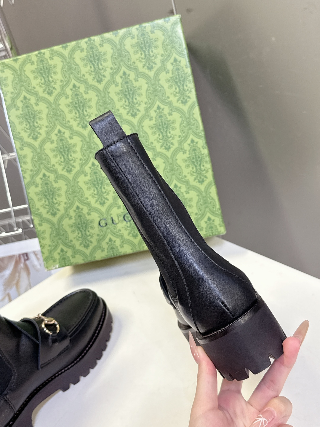 GUCCI古驰秋冬最新款一脚蹬短靴 不得不说G家这一季真的太酷了！经典的鞋型 细节处无不彰显品牌logo