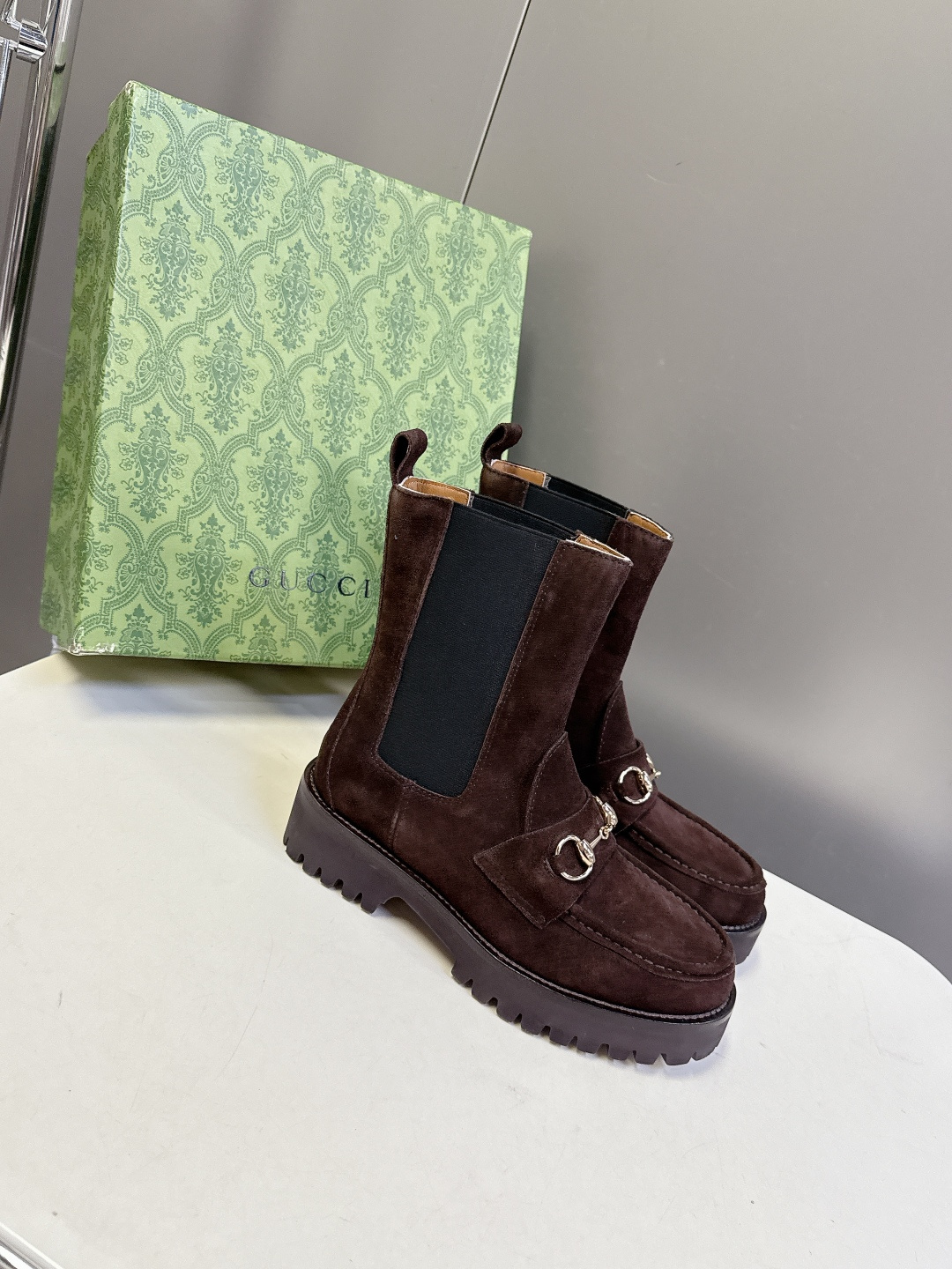 GUCCI古驰秋冬最新款一脚蹬短靴 不得不说G家这一季真的太酷了！经典的鞋型 细节处无不彰显品牌logo