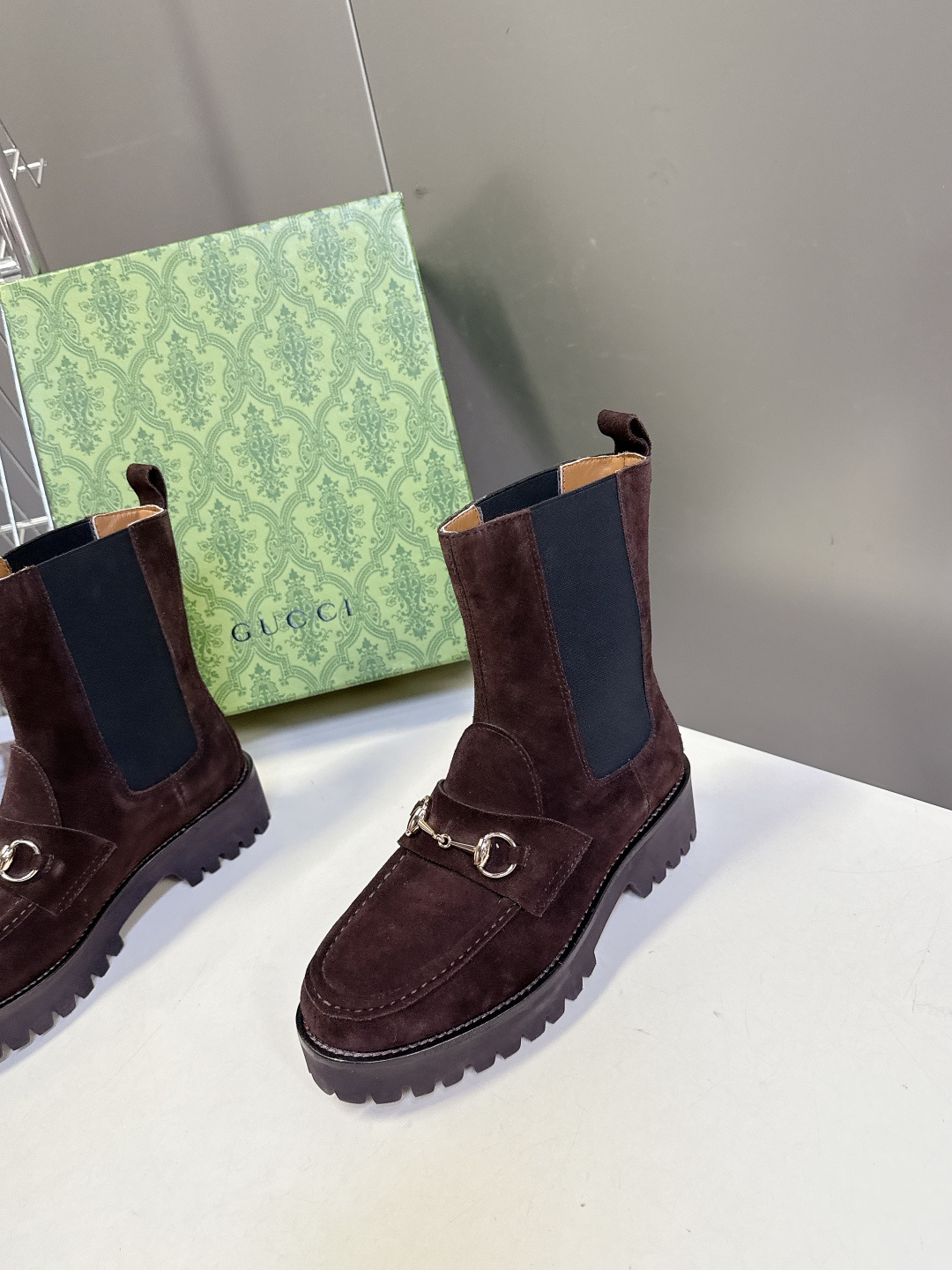 GUCCI古驰秋冬最新款一脚蹬短靴 不得不说G家这一季真的太酷了！经典的鞋型 细节处无不彰显品牌logo