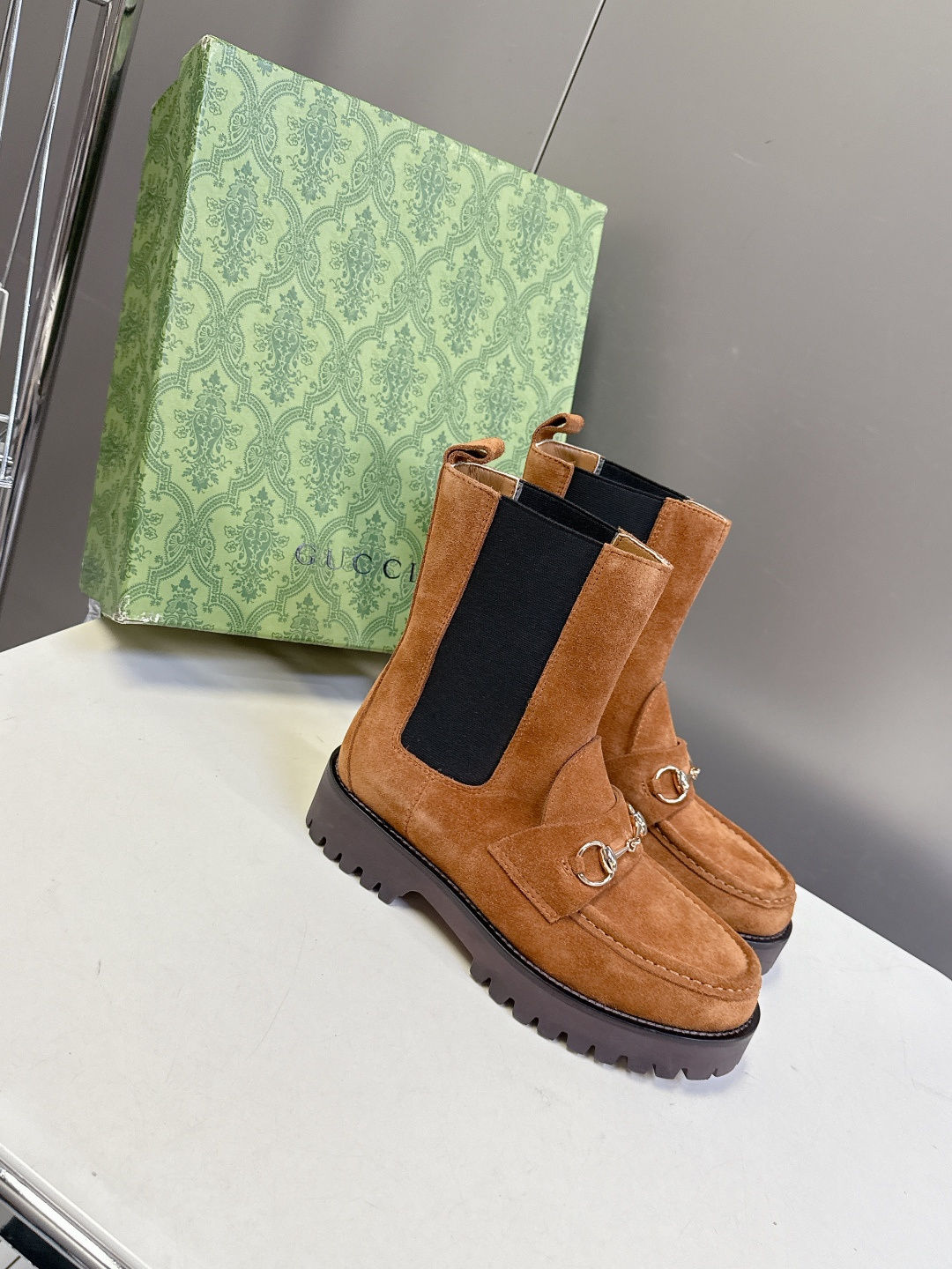 GUCCI古驰秋冬最新款一脚蹬短靴 不得不说G家这一季真的太酷了！经典的鞋型 细节处无不彰显品牌logo