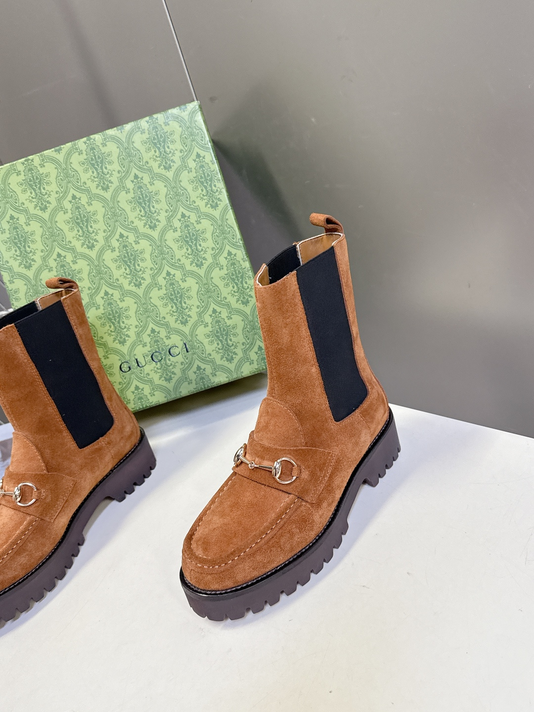 GUCCI古驰秋冬最新款一脚蹬短靴 不得不说G家这一季真的太酷了！经典的鞋型 细节处无不彰显品牌logo