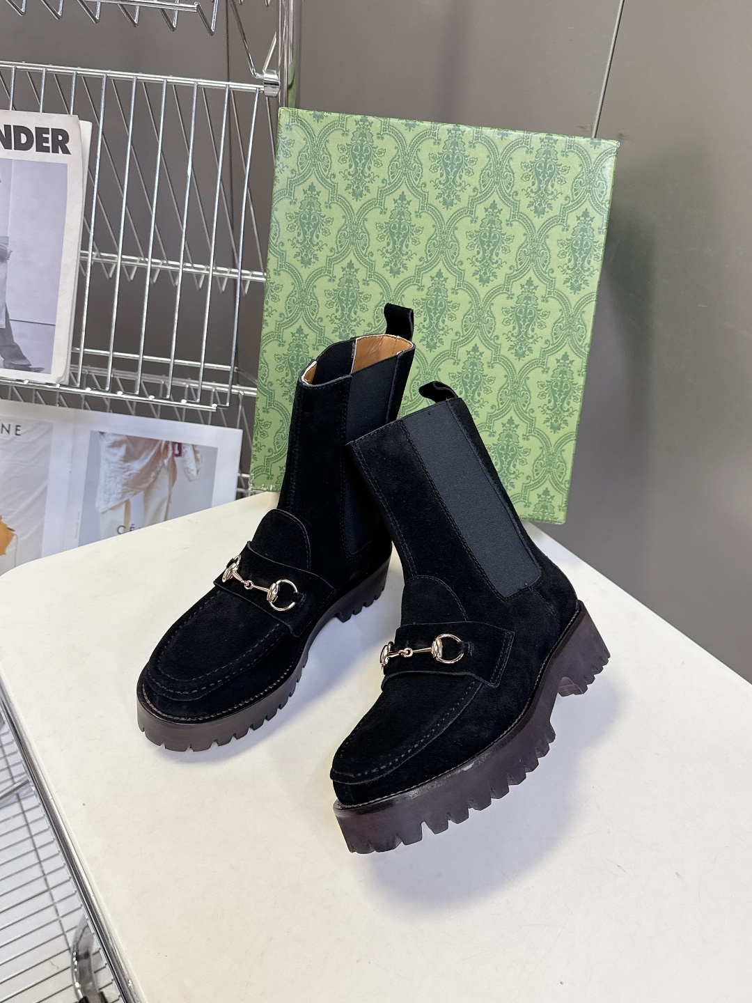 GUCCI古驰秋冬最新款一脚蹬短靴 不得不说G家这一季真的太酷了！经典的鞋型 细节处无不彰显品牌logo