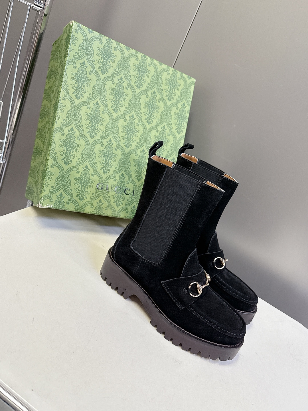 GUCCI古驰秋冬最新款一脚蹬短靴 不得不说G家这一季真的太酷了！经典的鞋型 细节处无不彰显品牌logo