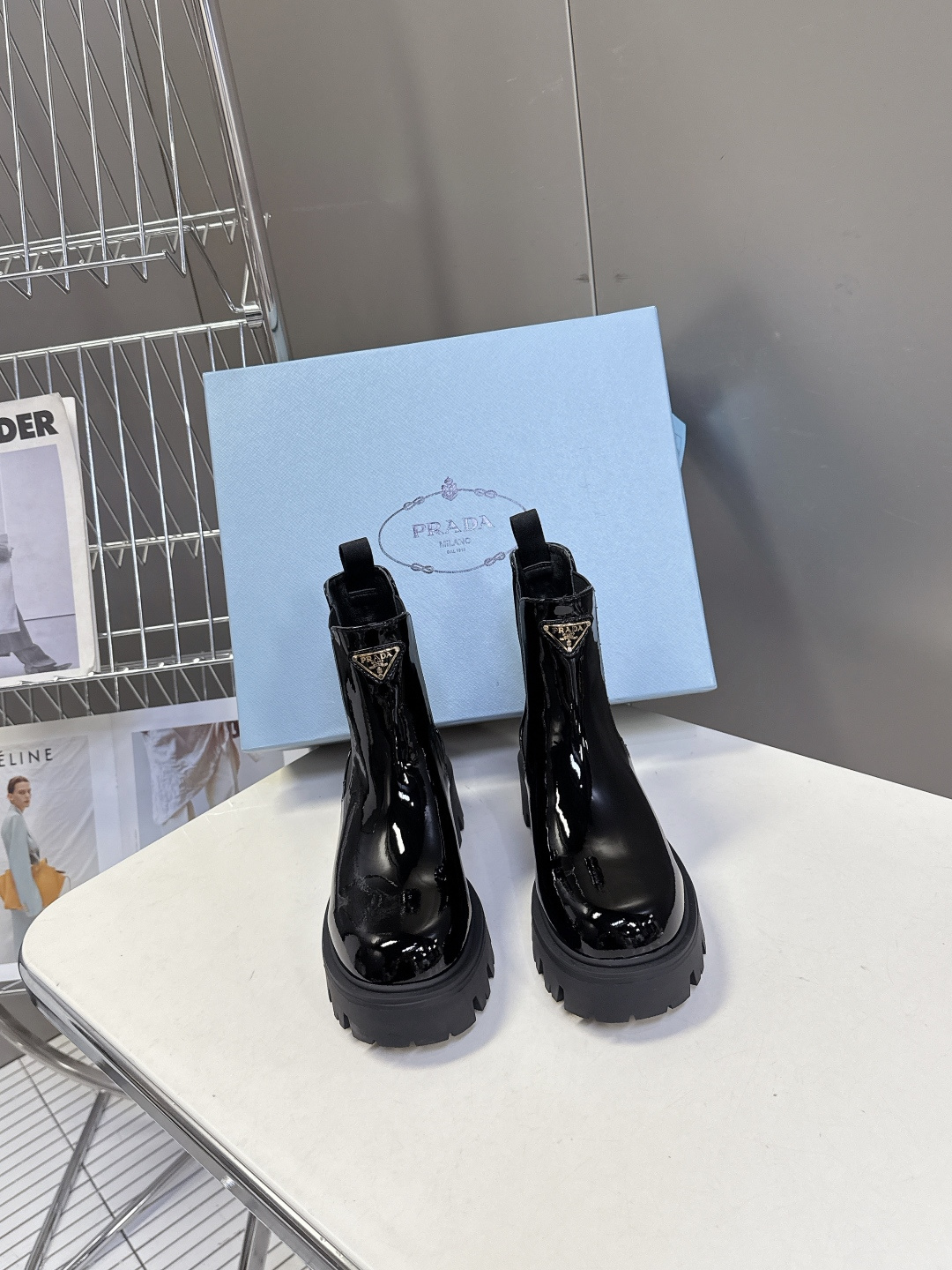 PRADA 普拉达秋冬最新款三角标一脚蹬女靴 超多明星网红种草 冬天买不到的系列，绝对是今年的大爆款贼好