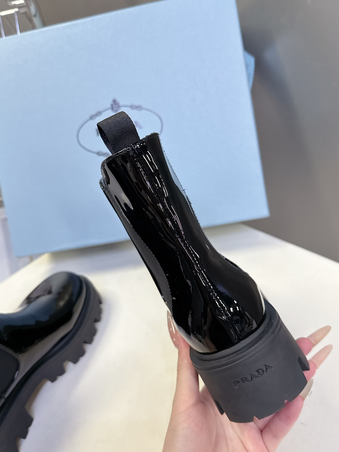 PRADA 普拉达秋冬最新款三角标一脚蹬女靴 超多明星网红种草 冬天买不到的系列，绝对是今年的大爆款贼好