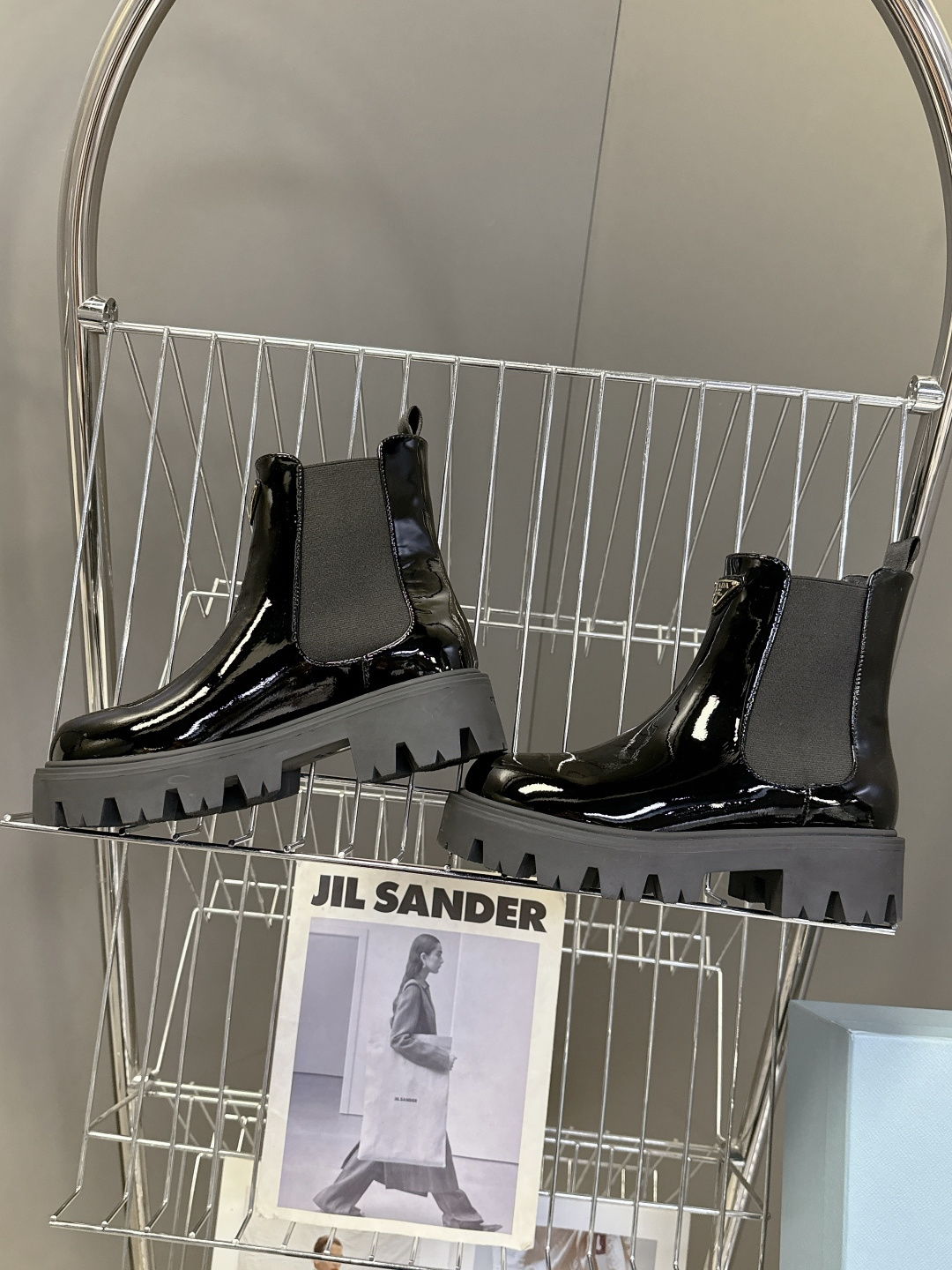 PRADA 普拉达秋冬最新款三角标一脚蹬女靴 超多明星网红种草 冬天买不到的系列，绝对是今年的大爆款贼好