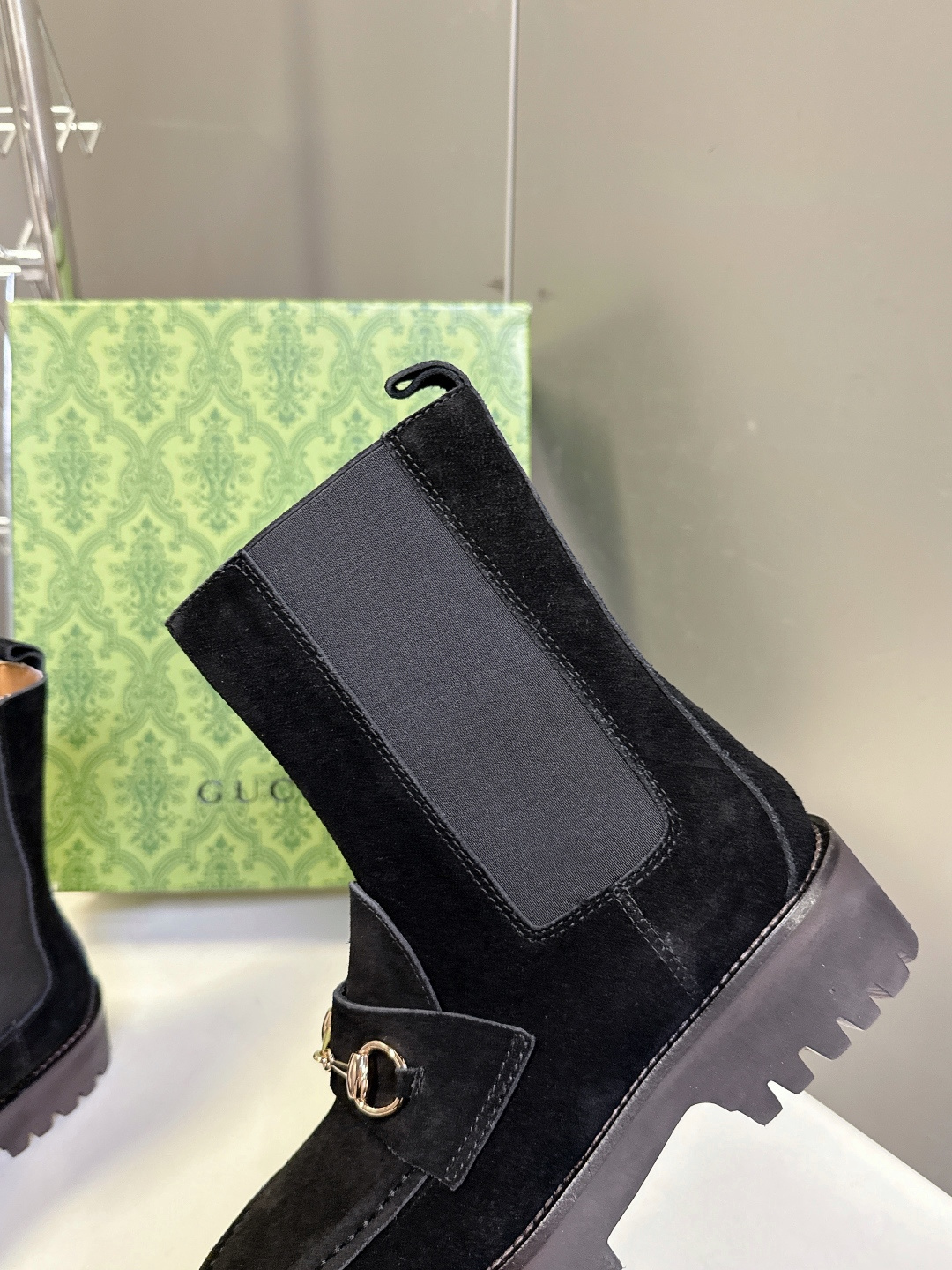 GUCCI古驰秋冬最新款一脚蹬短靴 不得不说G家这一季真的太酷了！经典的鞋型 细节处无不彰显品牌logo