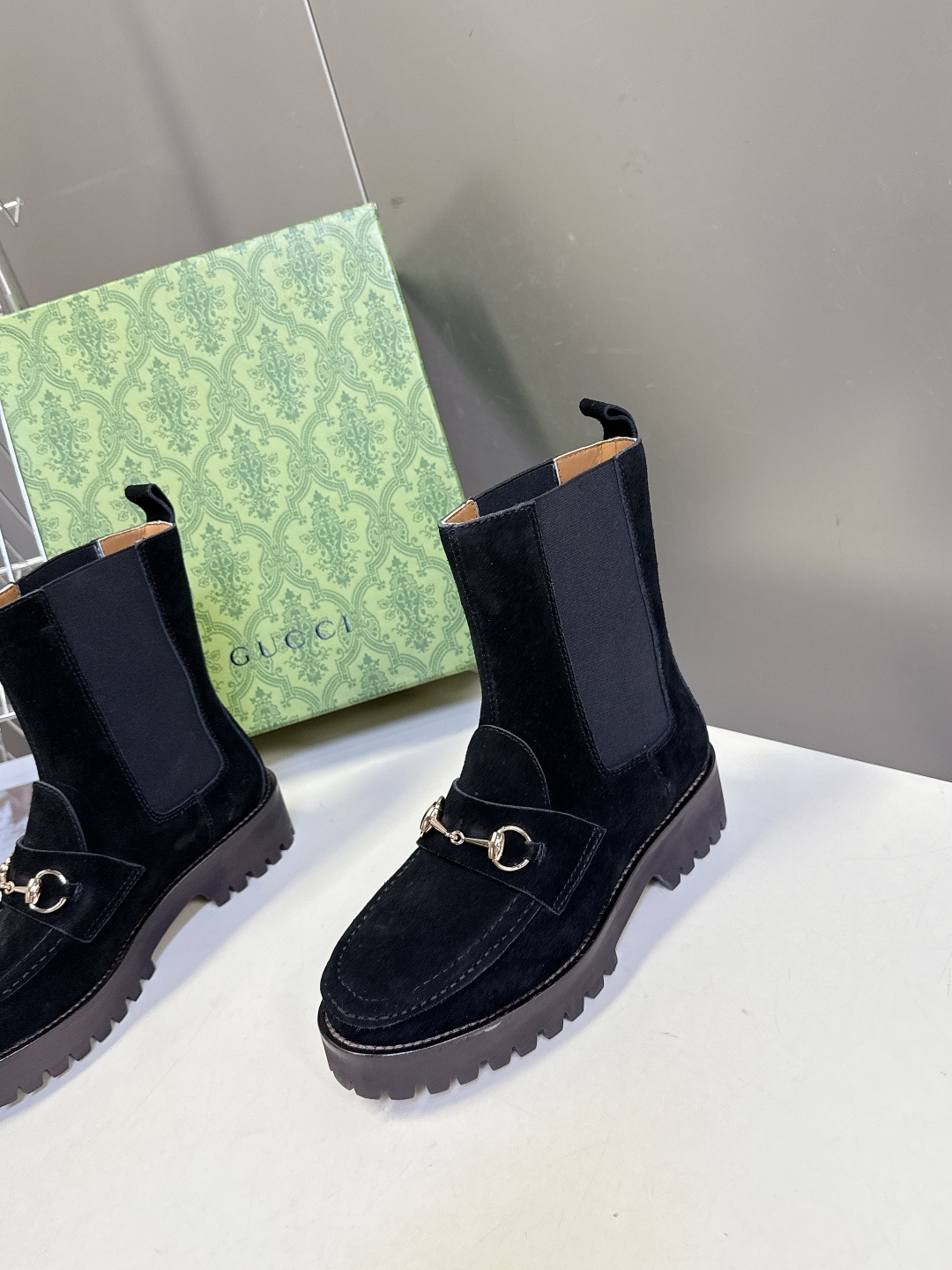 GUCCI古驰秋冬最新款一脚蹬短靴 不得不说G家这一季真的太酷了！经典的鞋型 细节处无不彰显品牌logo