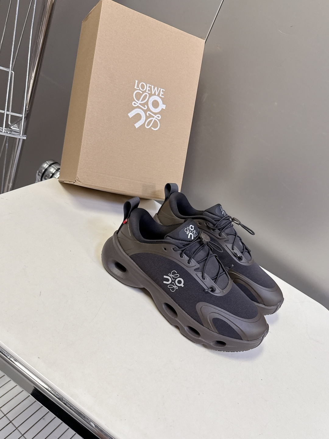 Loewe罗意威 x on昂跑联名情侣款 跑鞋 罗意威 xon 昂跑全新合作系列 时尚，品牌与瑞士高性能